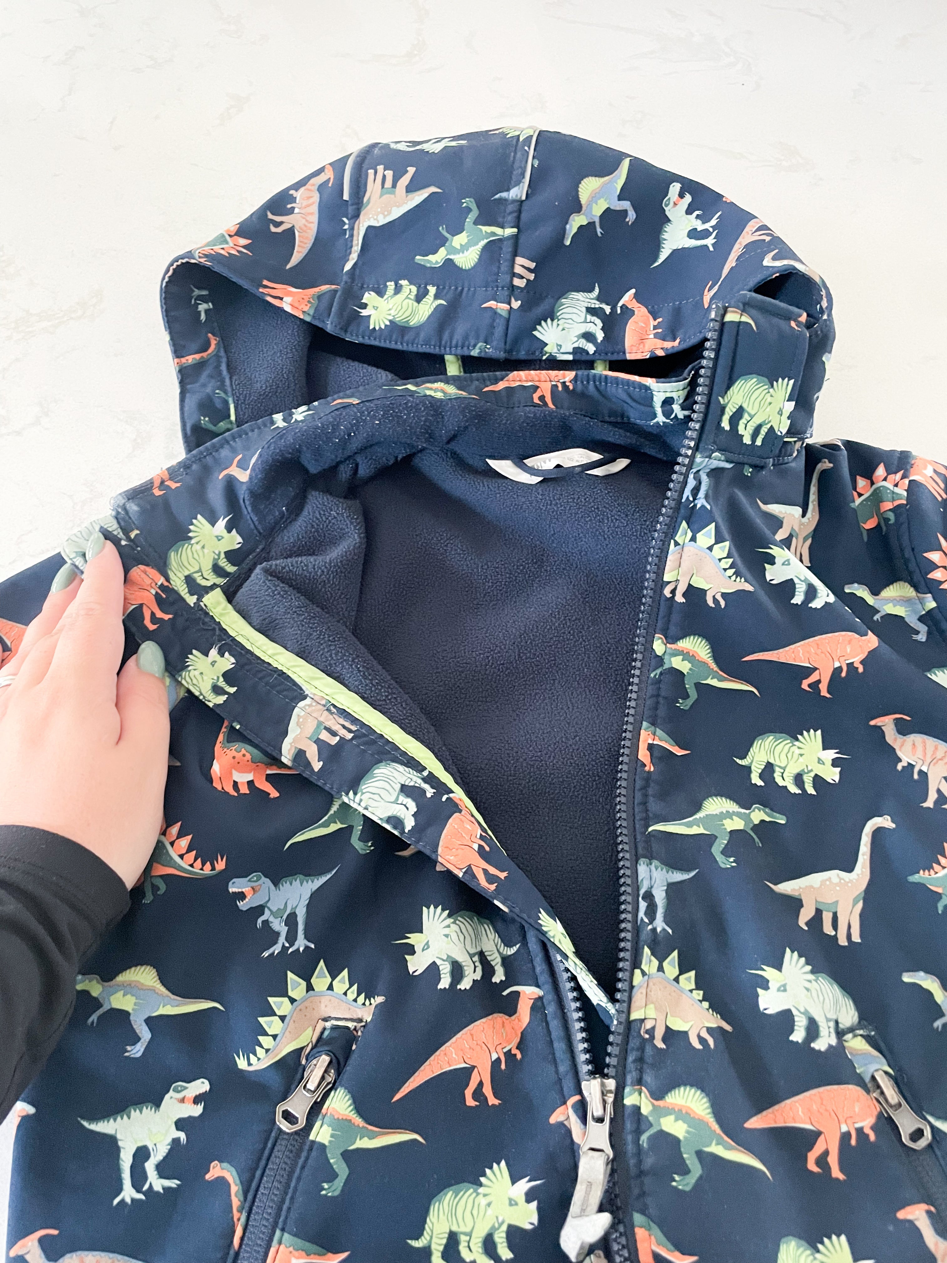 H&M-6-7Y-GUC-navy zip up soft shell dinosaur jacket