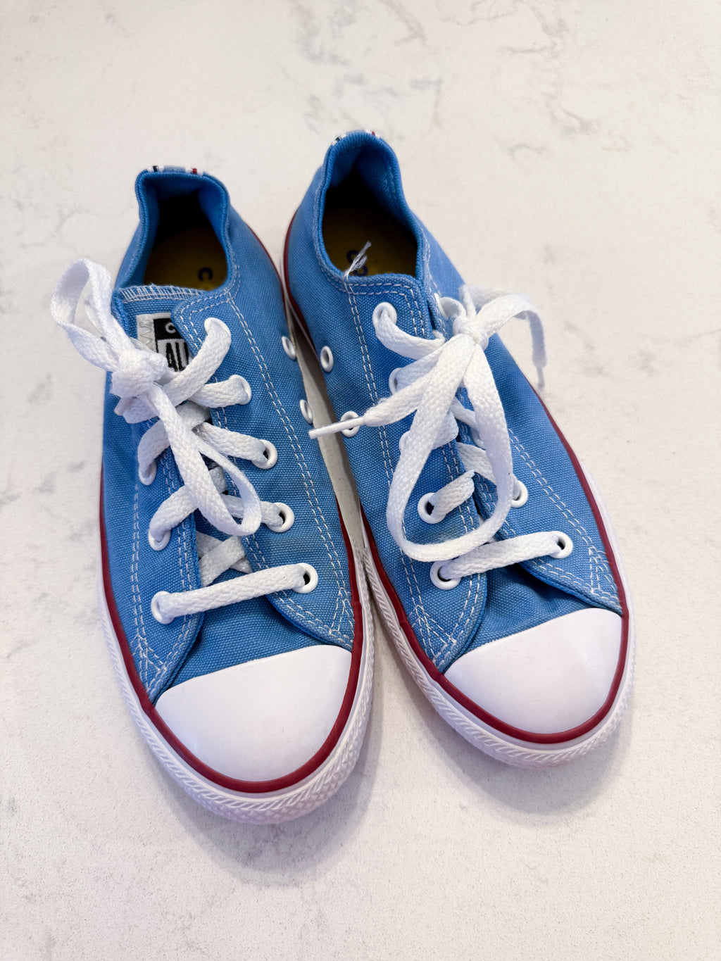 Converse- 1Y- VGUC- blue shoes with white laces