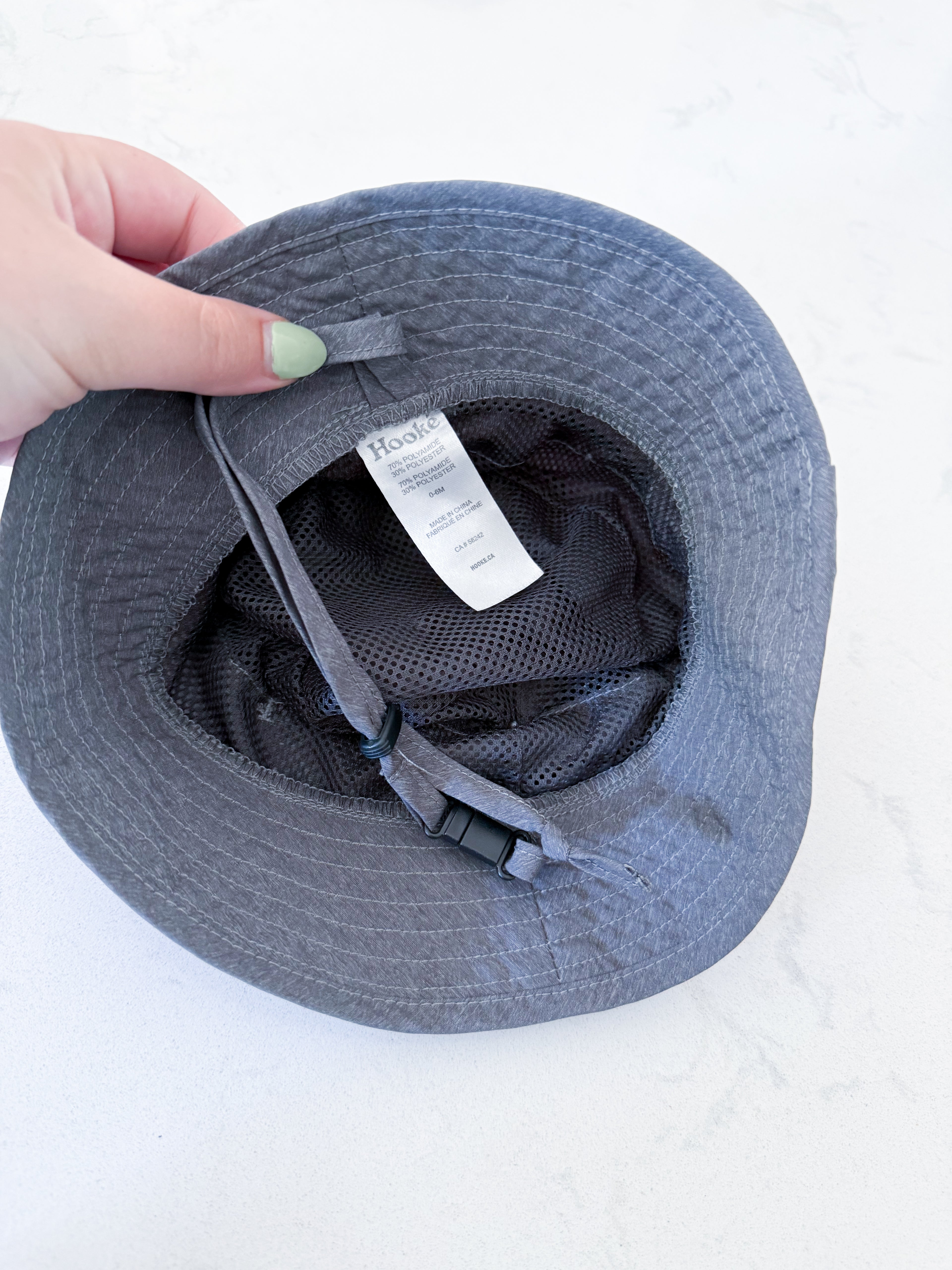 Hooké- 0-6m- VGUC- dark grey hat with strap