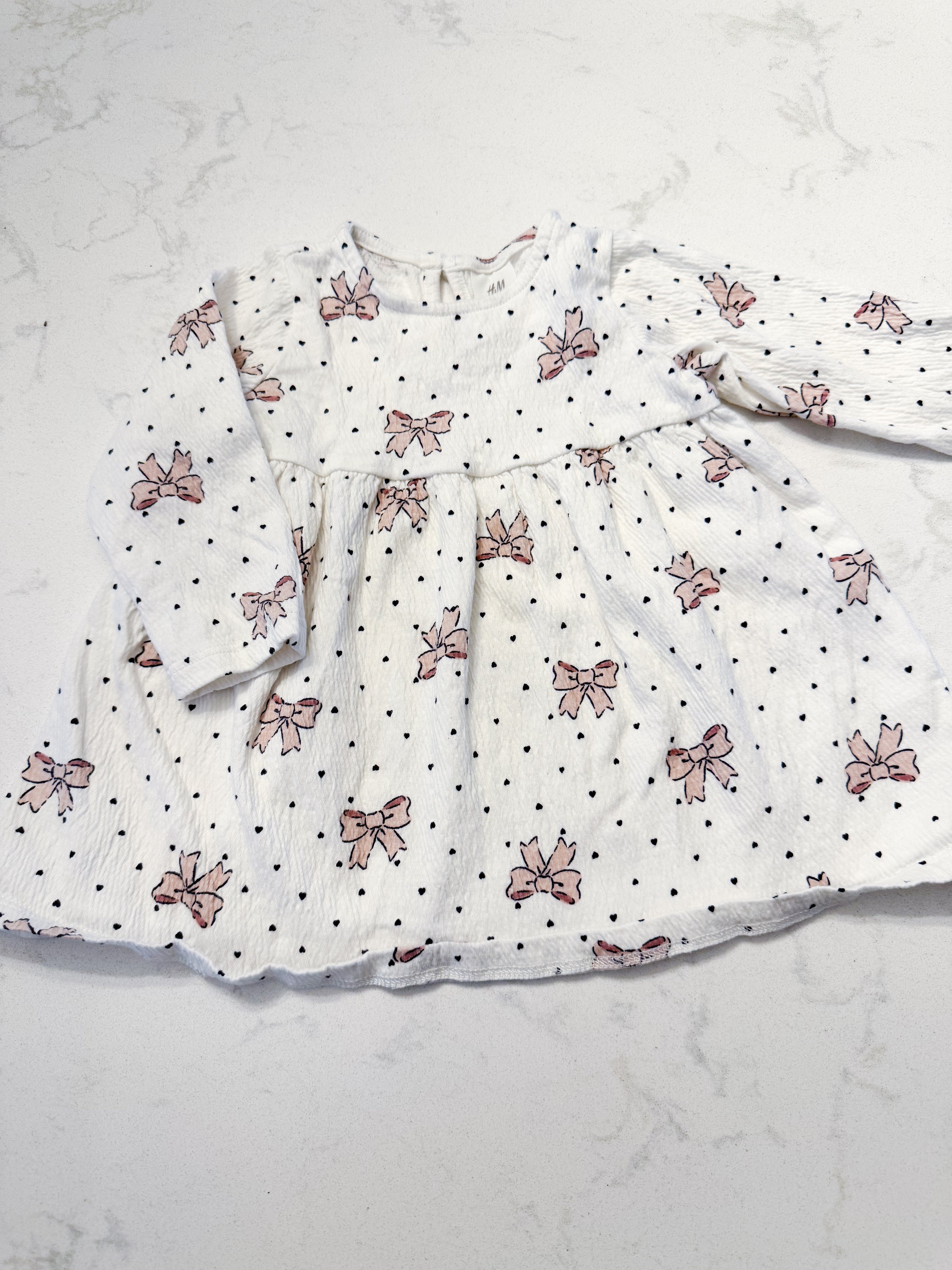 H&M- 4-6m- VGUC- white long sleeve dress with light pink bows