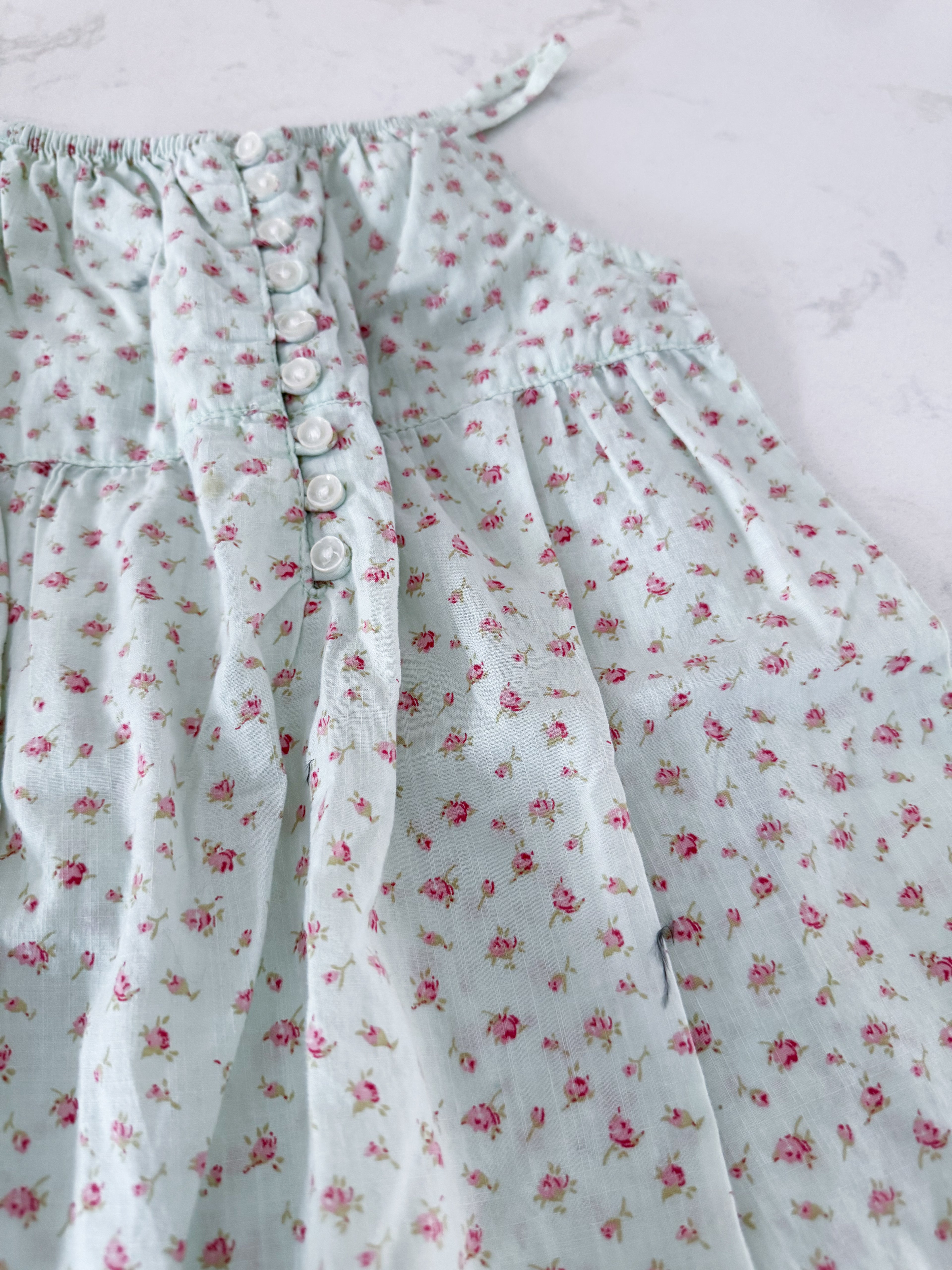 Gap(2007)- 5T- PLAY- mint green tint floral dress with buttons.