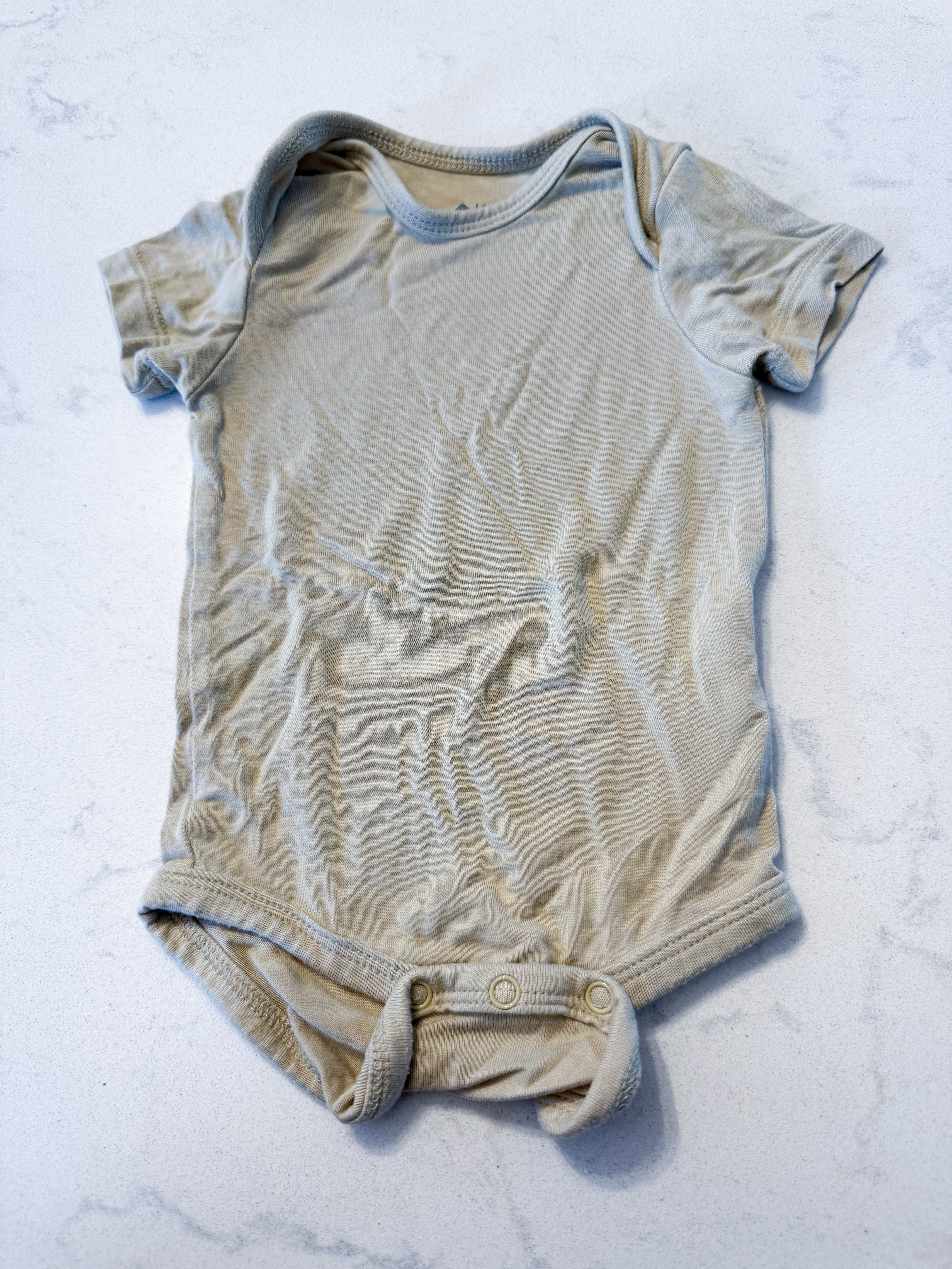Kyte Baby- newborn- GUC- beige short sleeve bamboo bodysuit