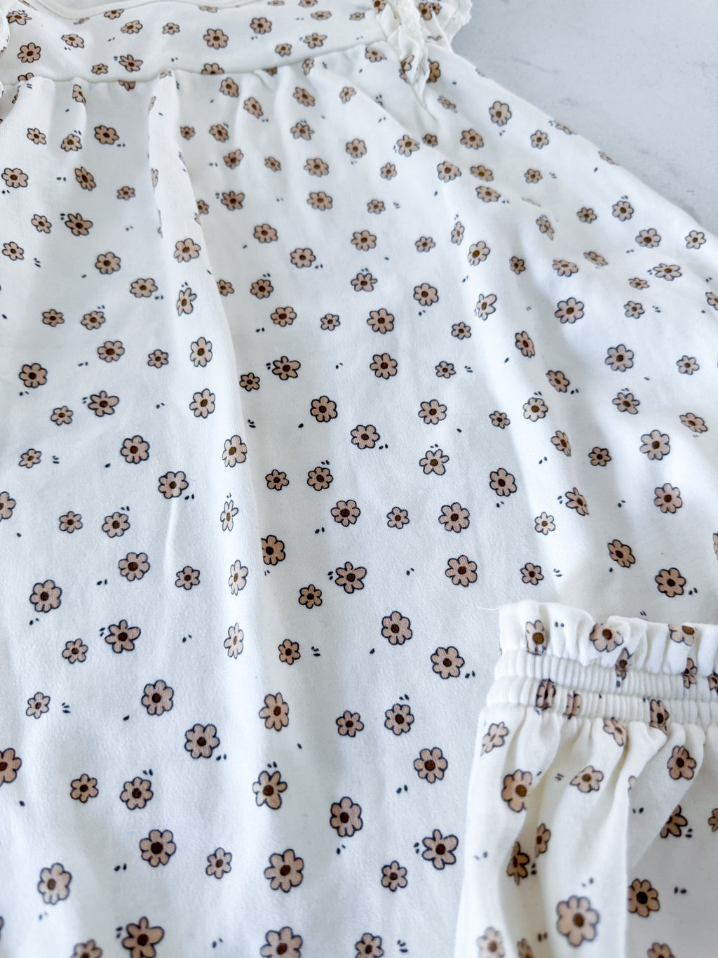 Quincy Mae- 2-3Y- VGUC- white dress with tiny beige floral pattern and matching bummies