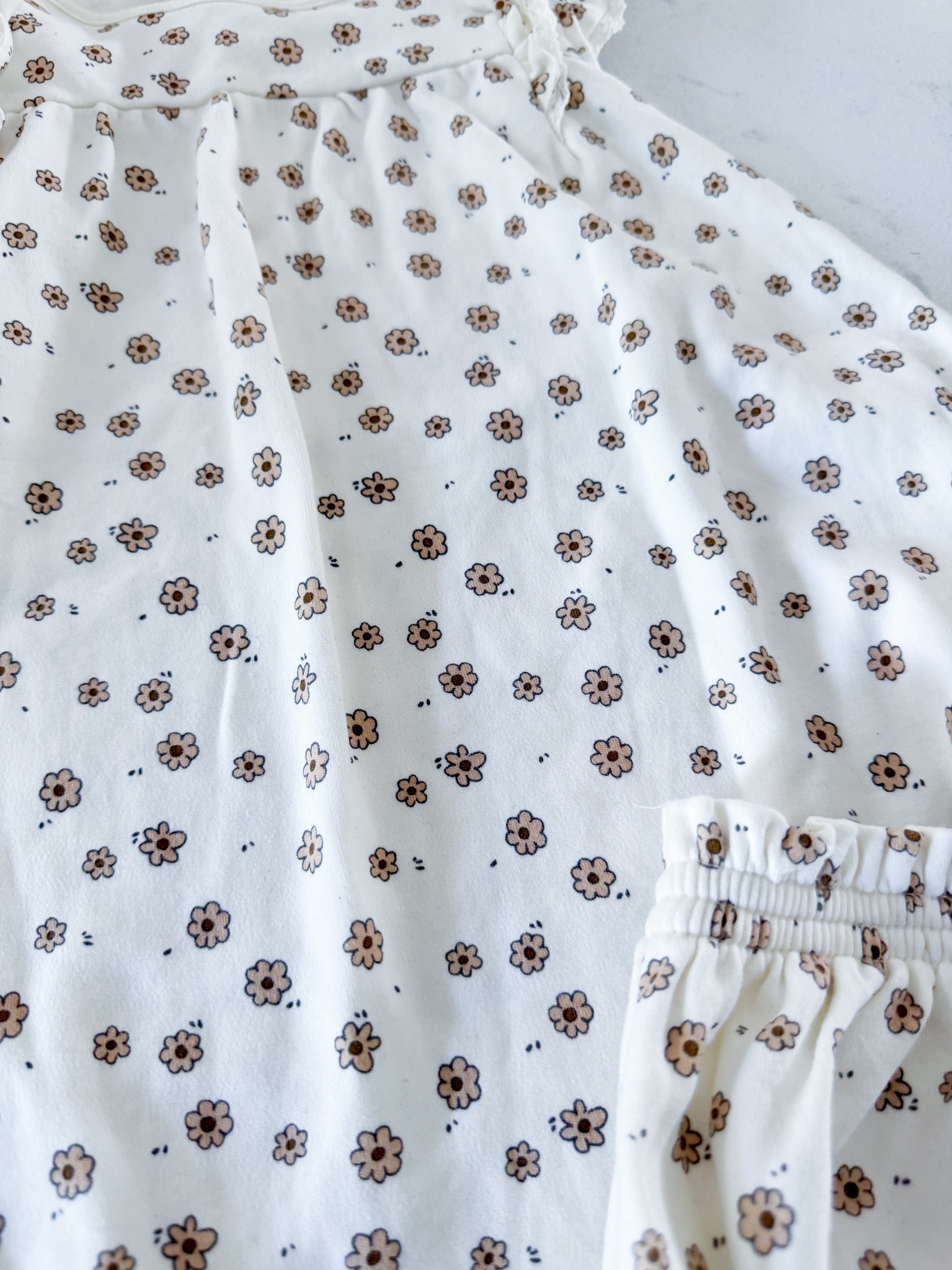 Quincy Mae- 2-3Y- VGUC- white dress with tiny beige floral pattern and matching bummies
