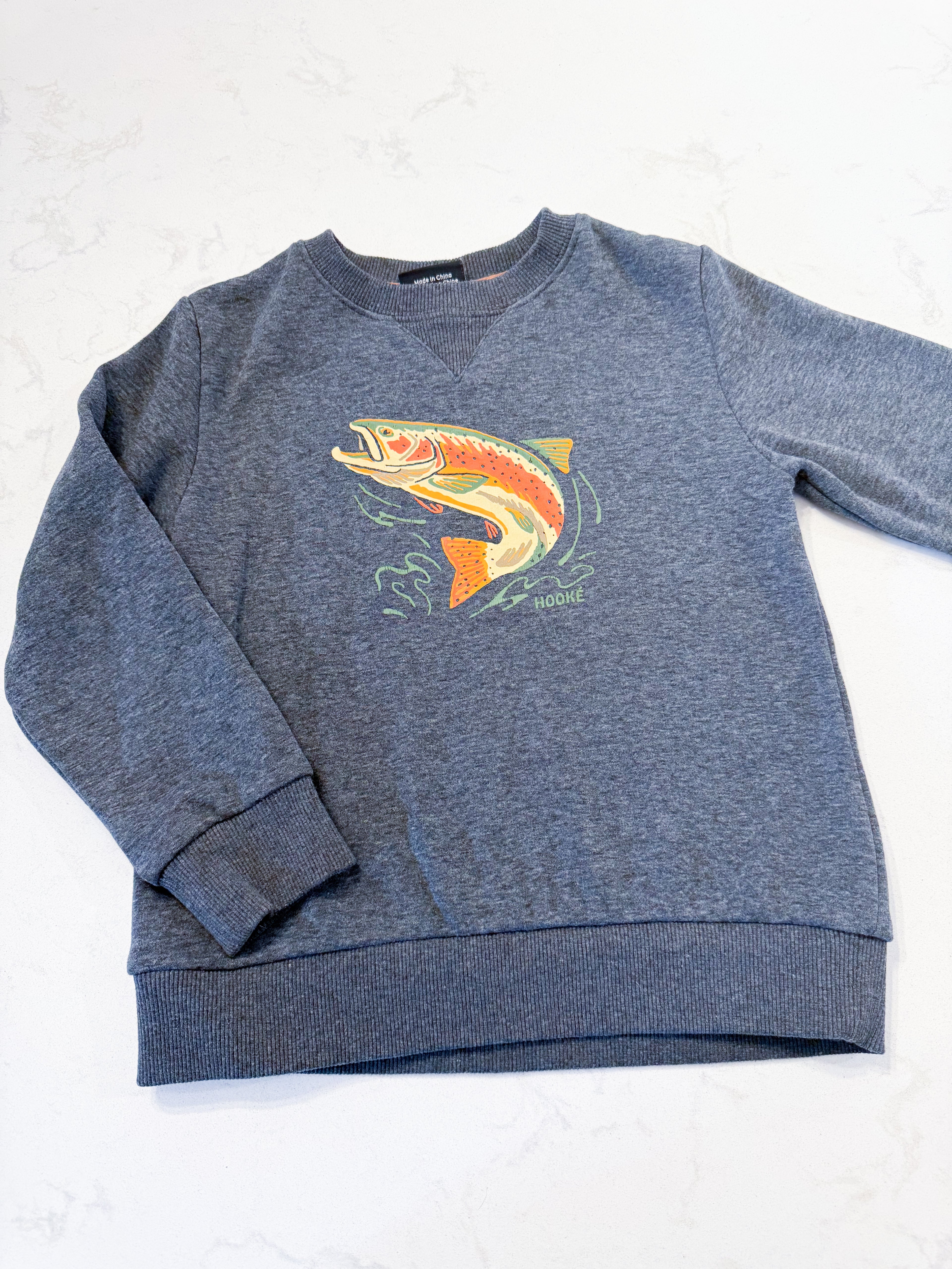 Hooké- 5T- VGUC- grey crewneck with fish graphic