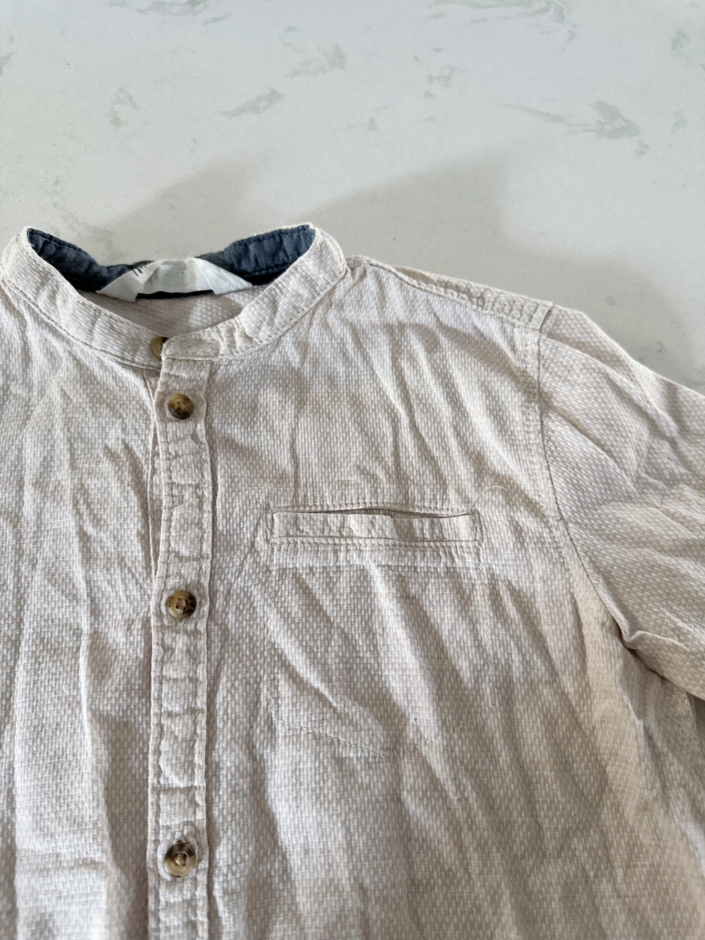 H&M- 6Y- VGUC- beige button up dress shirt