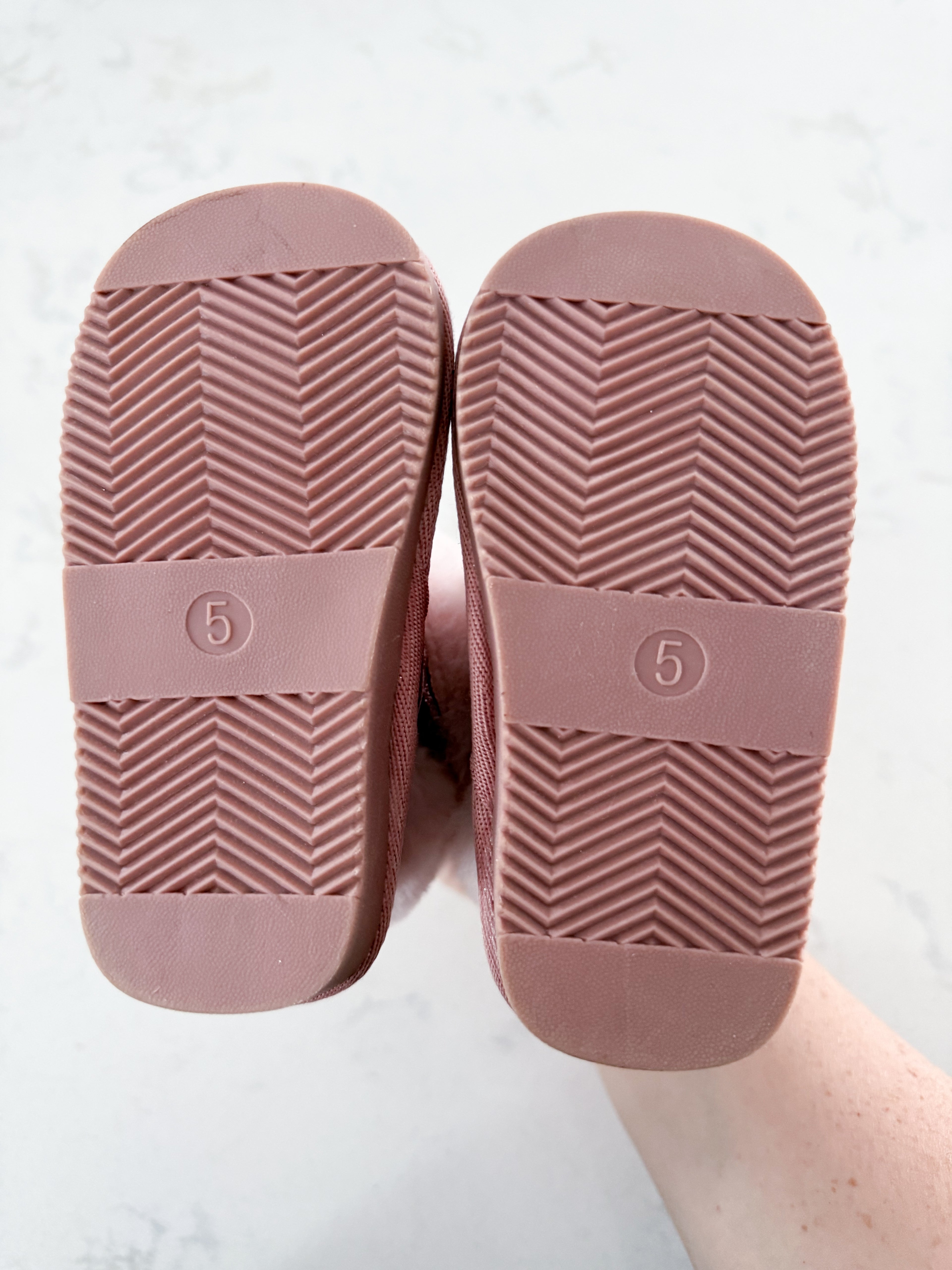 Joe Fresh- 5C- EUC- pink sparkly boots with fuzzy lining and pink bow