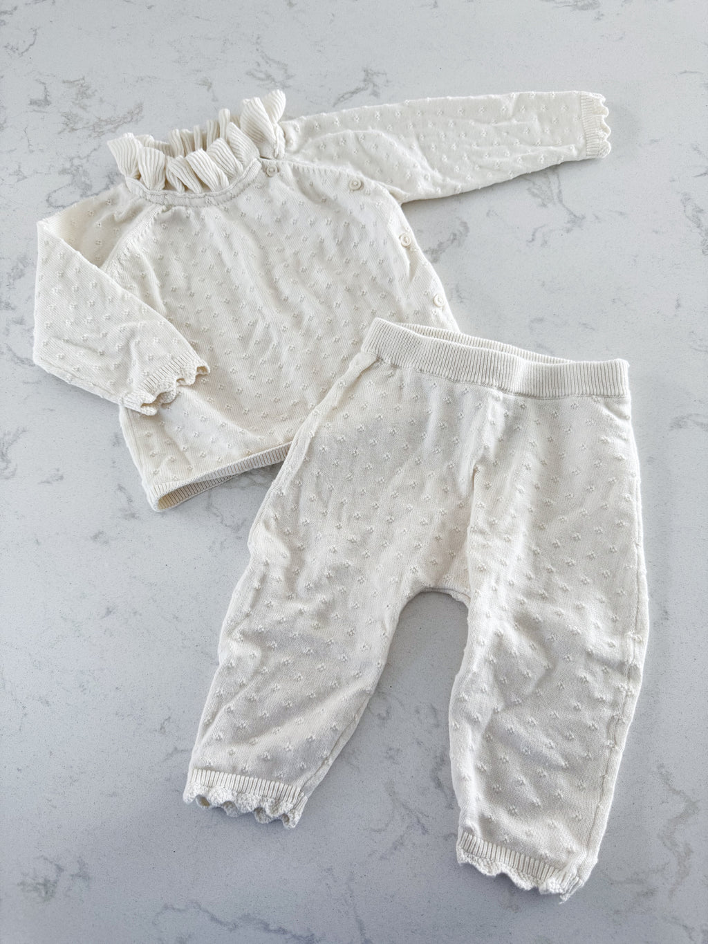 H&M- 6-12m- PLAY- white knit two piece set