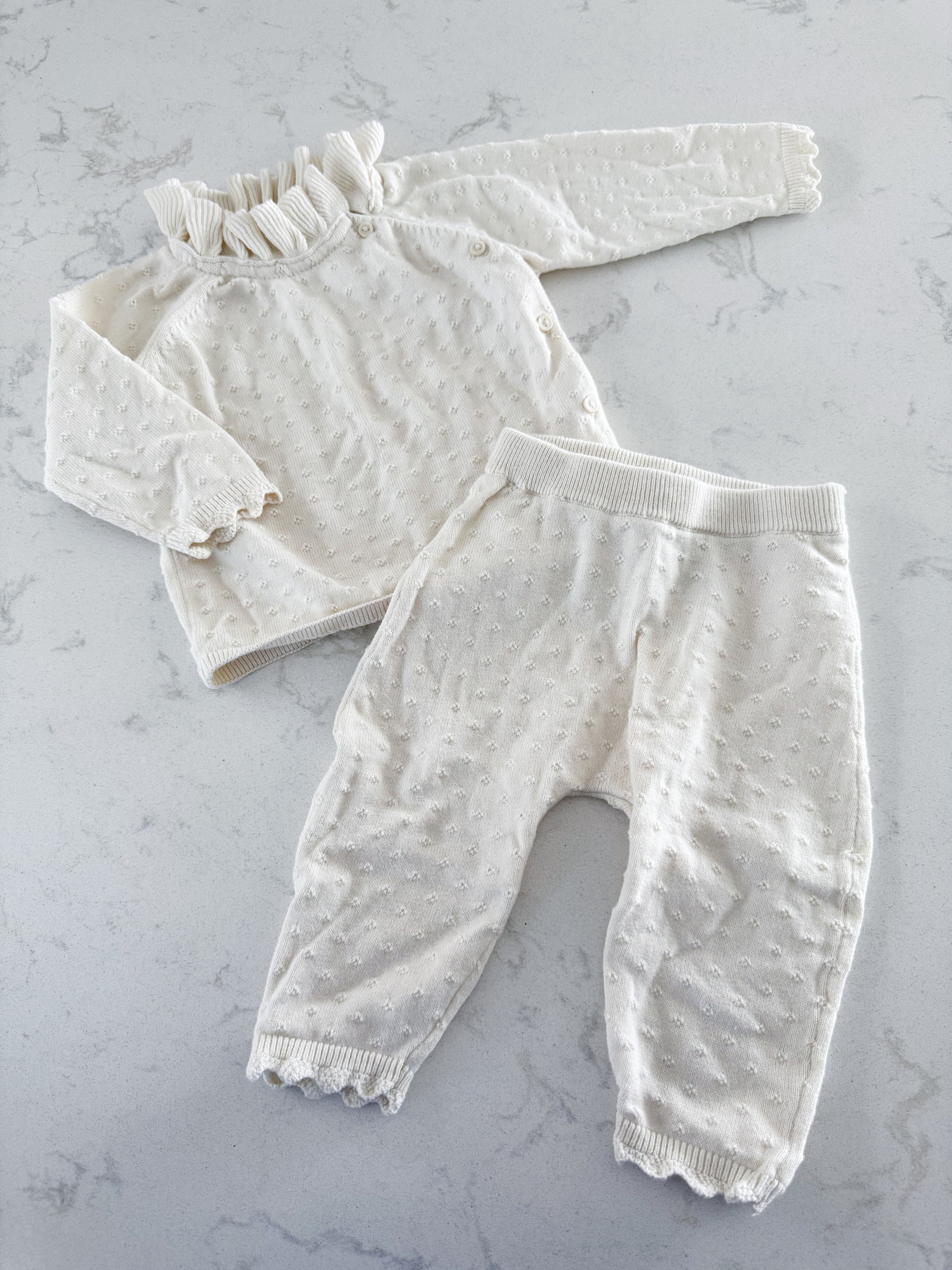 H&M- 6-12m- PLAY- white knit two piece set