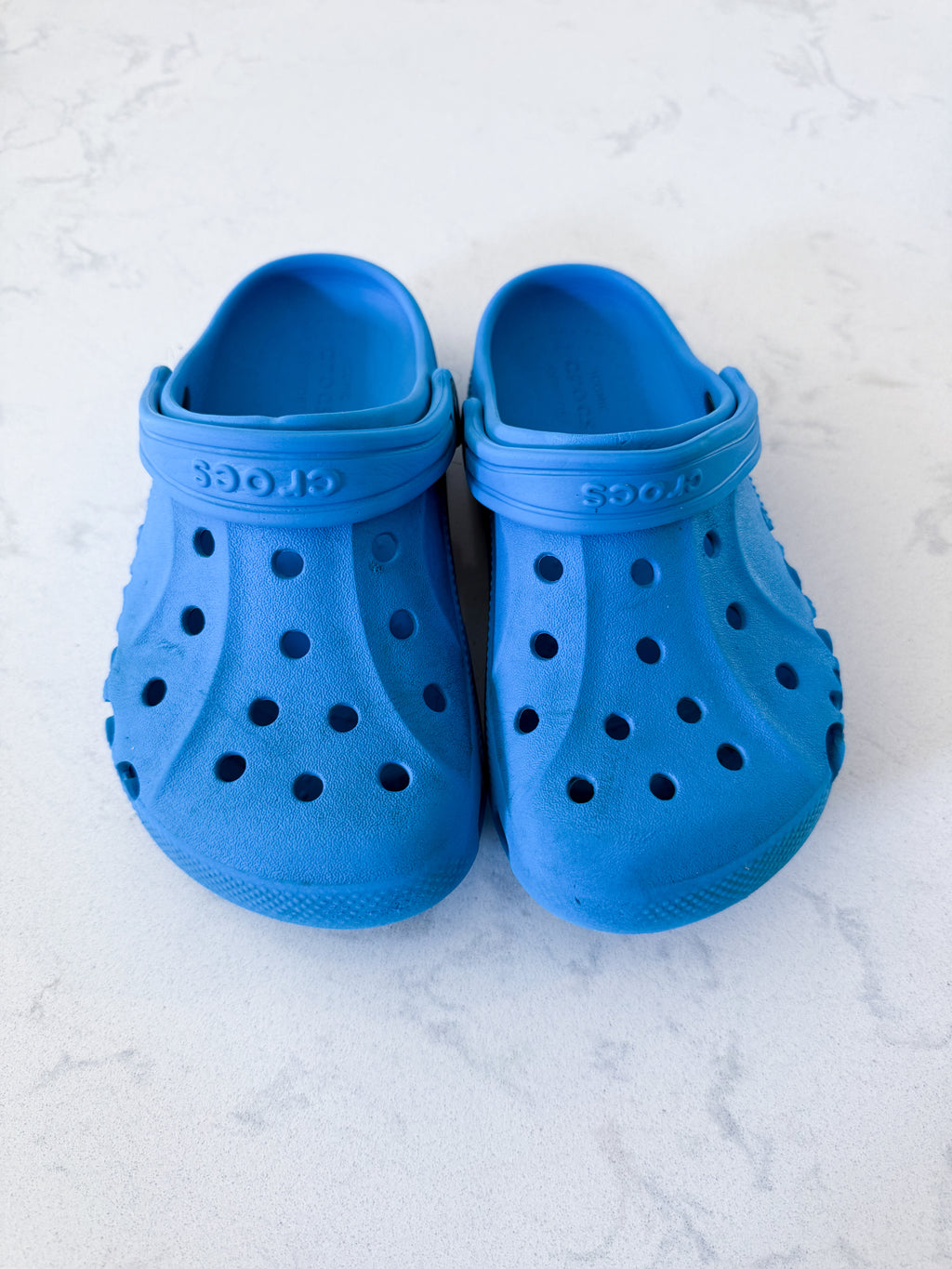 Crocs- 1Y- PLAY- bright blue crocs
