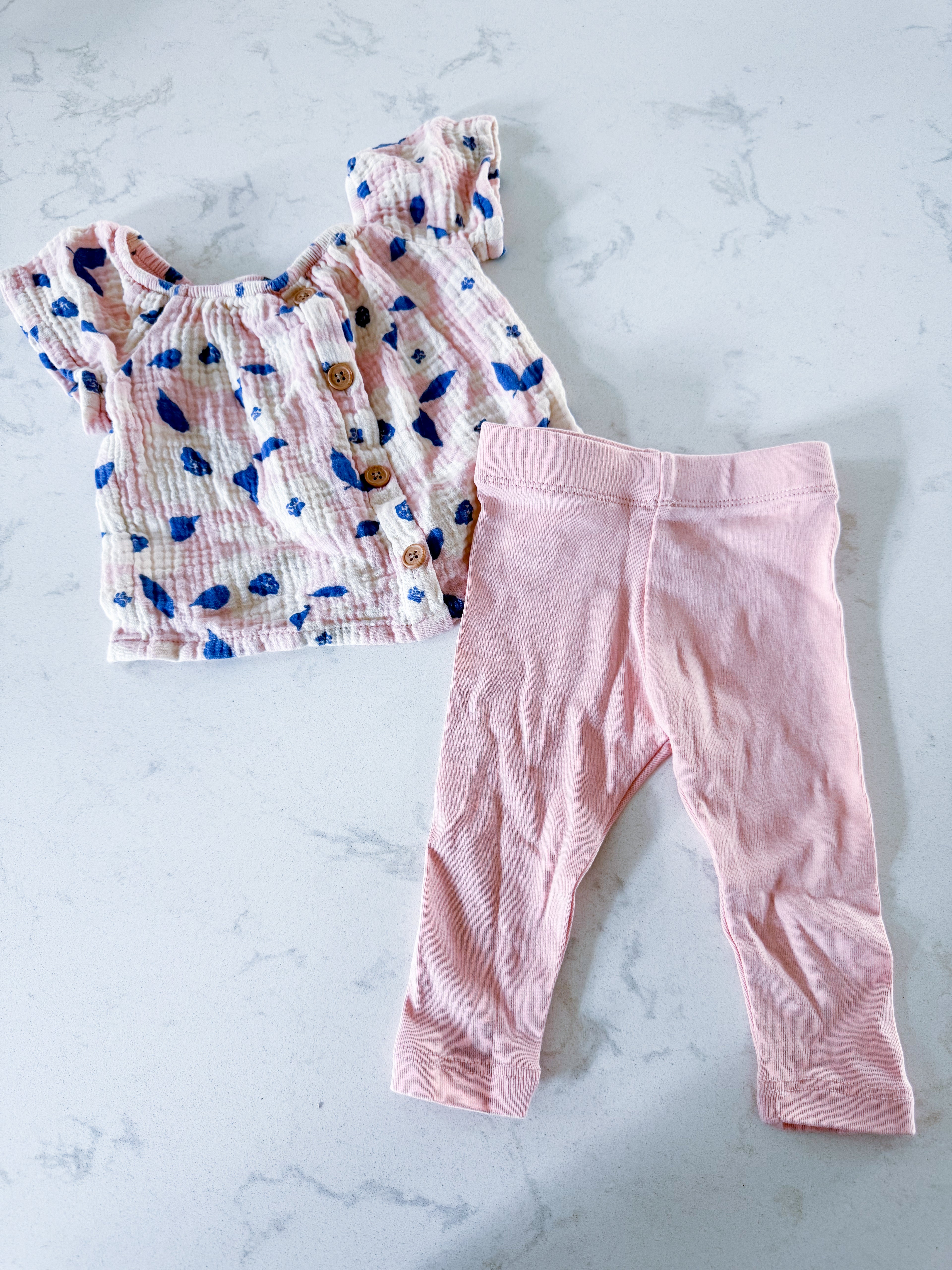 Joe Fresh- 3-6m- VGUC- two piece set with muslin top and pink bottoms