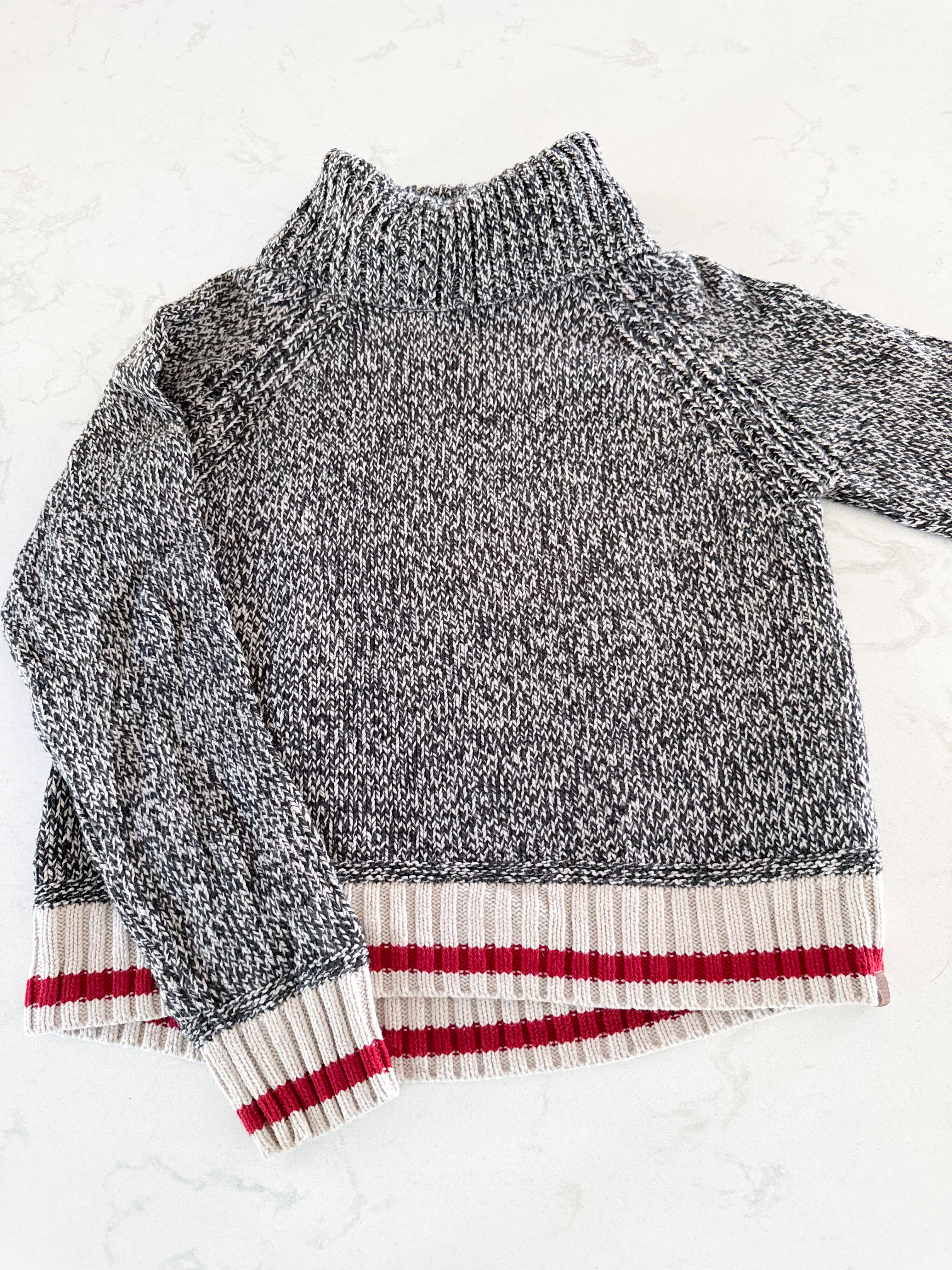 Roots- 9-10Y- VGUC- grey speckled knit turtleneck sweater