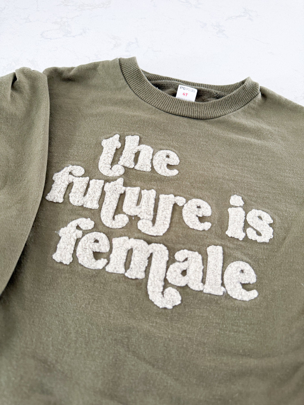 PL Kids- 4T- VGUC- olive Green wide sleeve sweater with Terry towel « future is female »