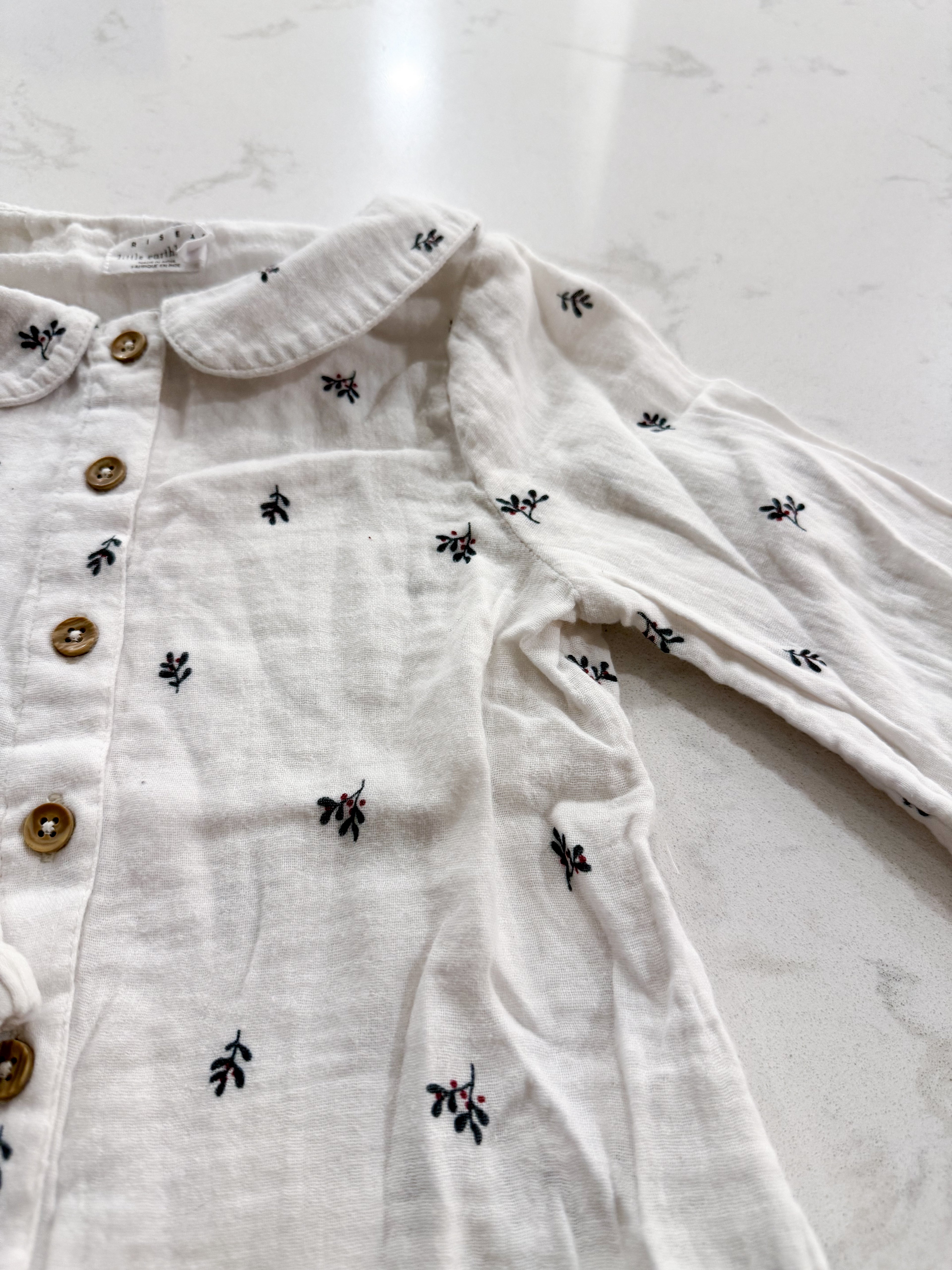 Rise Little Earthling- 5-6Y- GUC- long sleeve button up collared shirt with mistletoe
