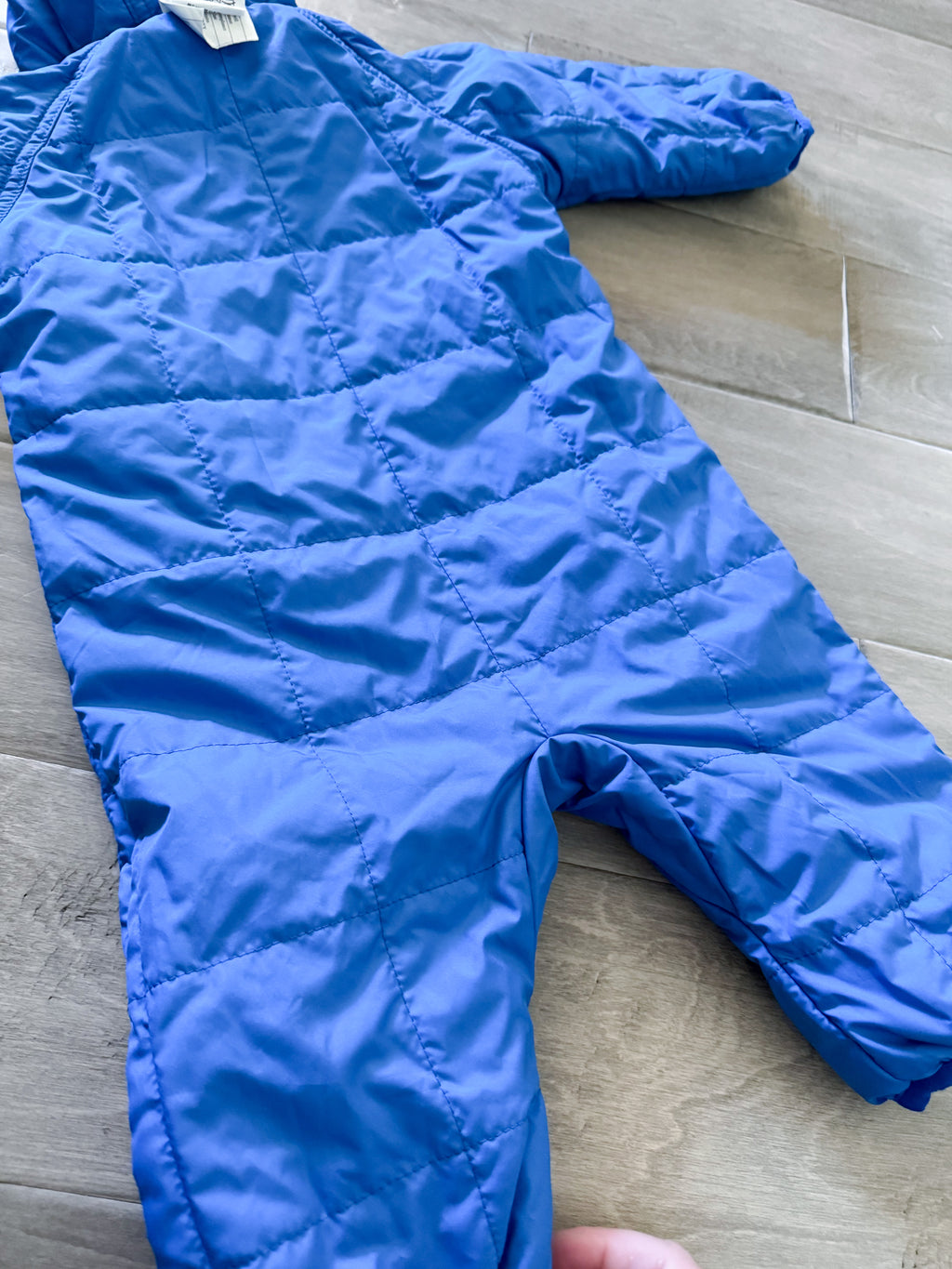 Patagonia- 0m (fits large)- VGUC- blue reversible thin bunting suit with stars
