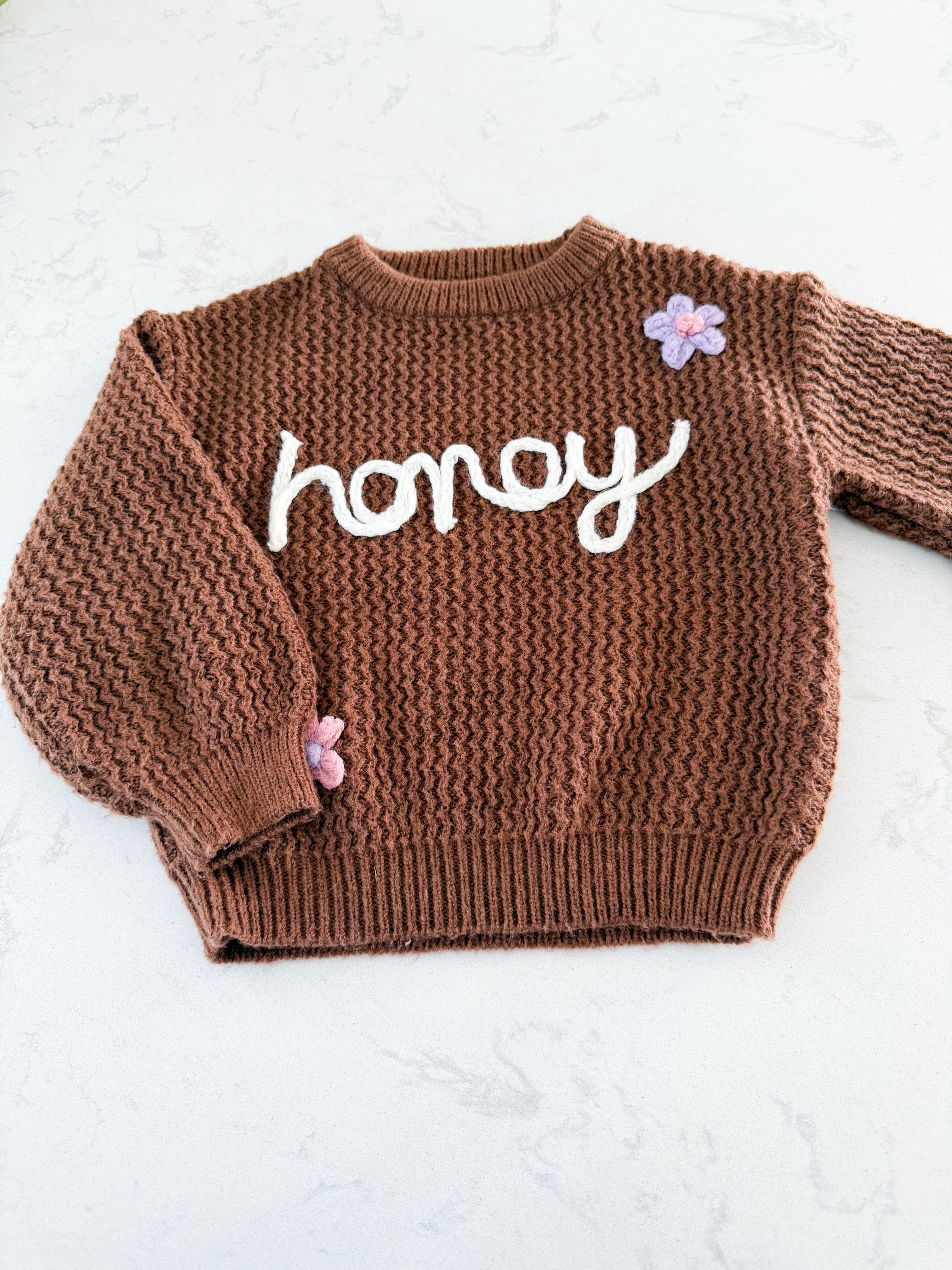 Homemade- fits 4T- GUC- Brown thick knit sweater with « honey »