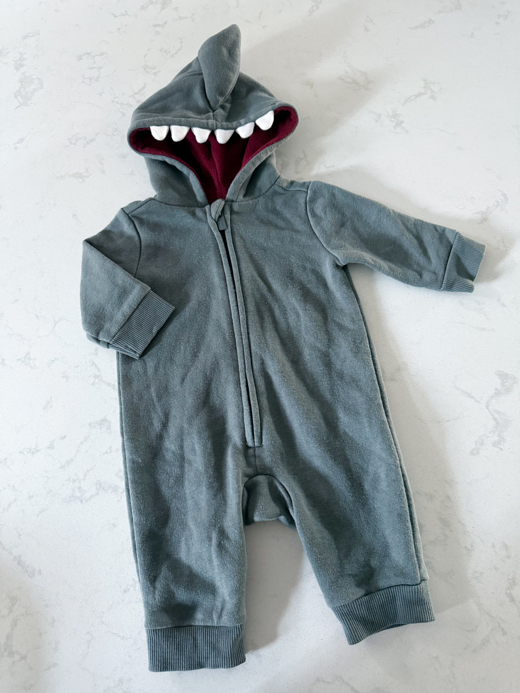 Old Navy- 0-3m- GUC- grey shark fleece lined romped with hood