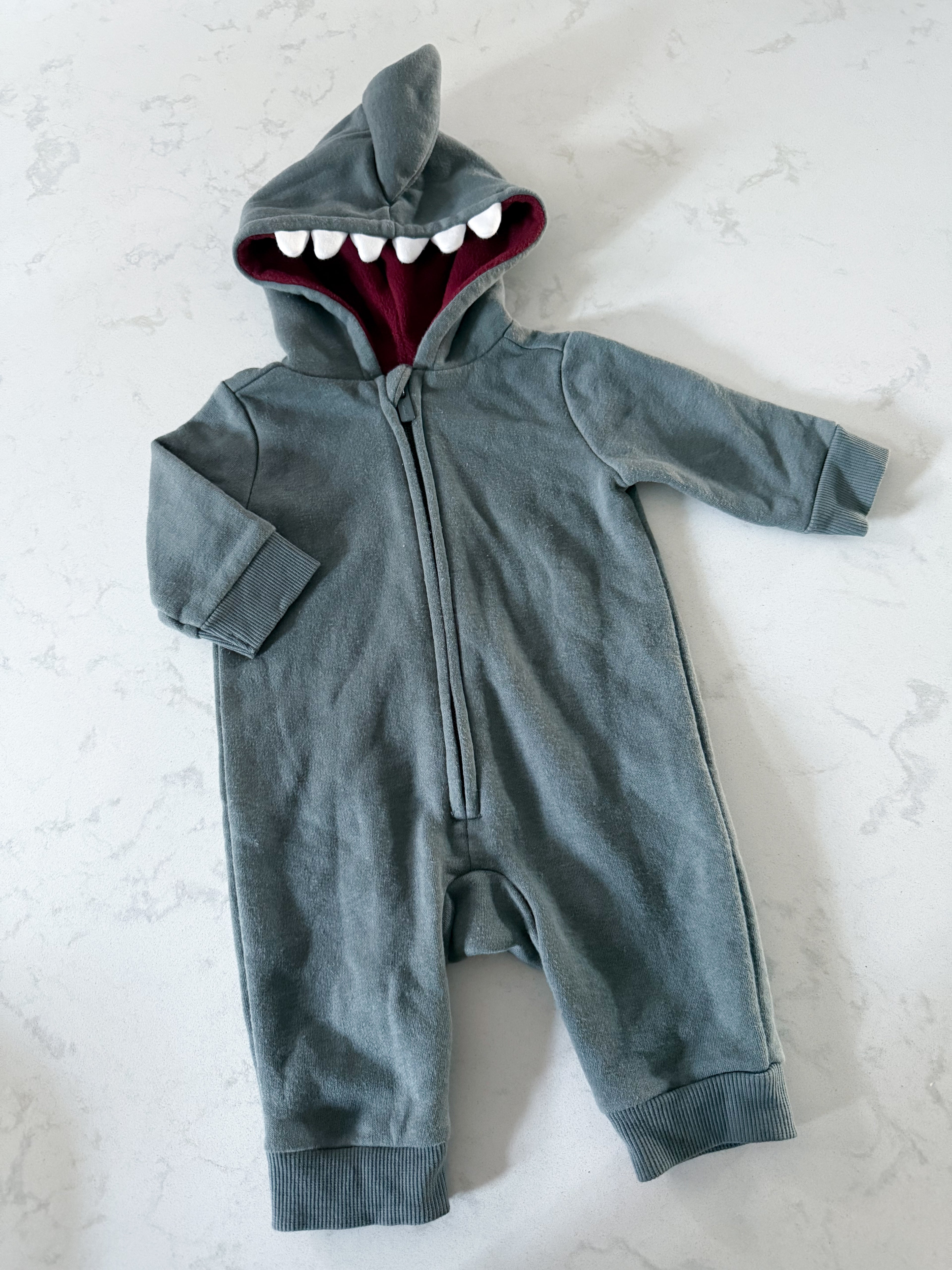 Old Navy- 0-3m- GUC- grey shark fleece lined romped with hood