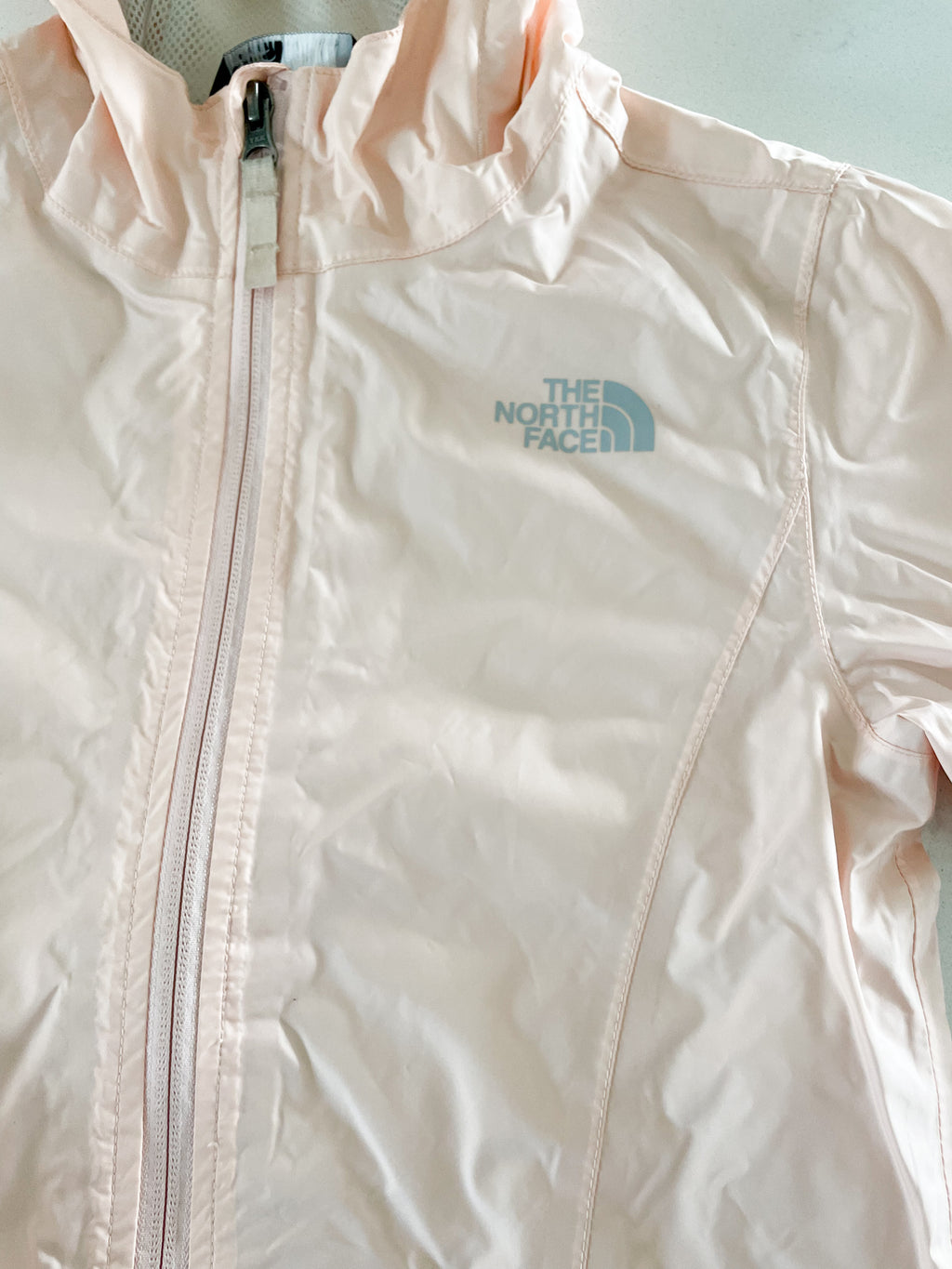 The North Face- 10-12Y- PLAY- light pink windbreaker