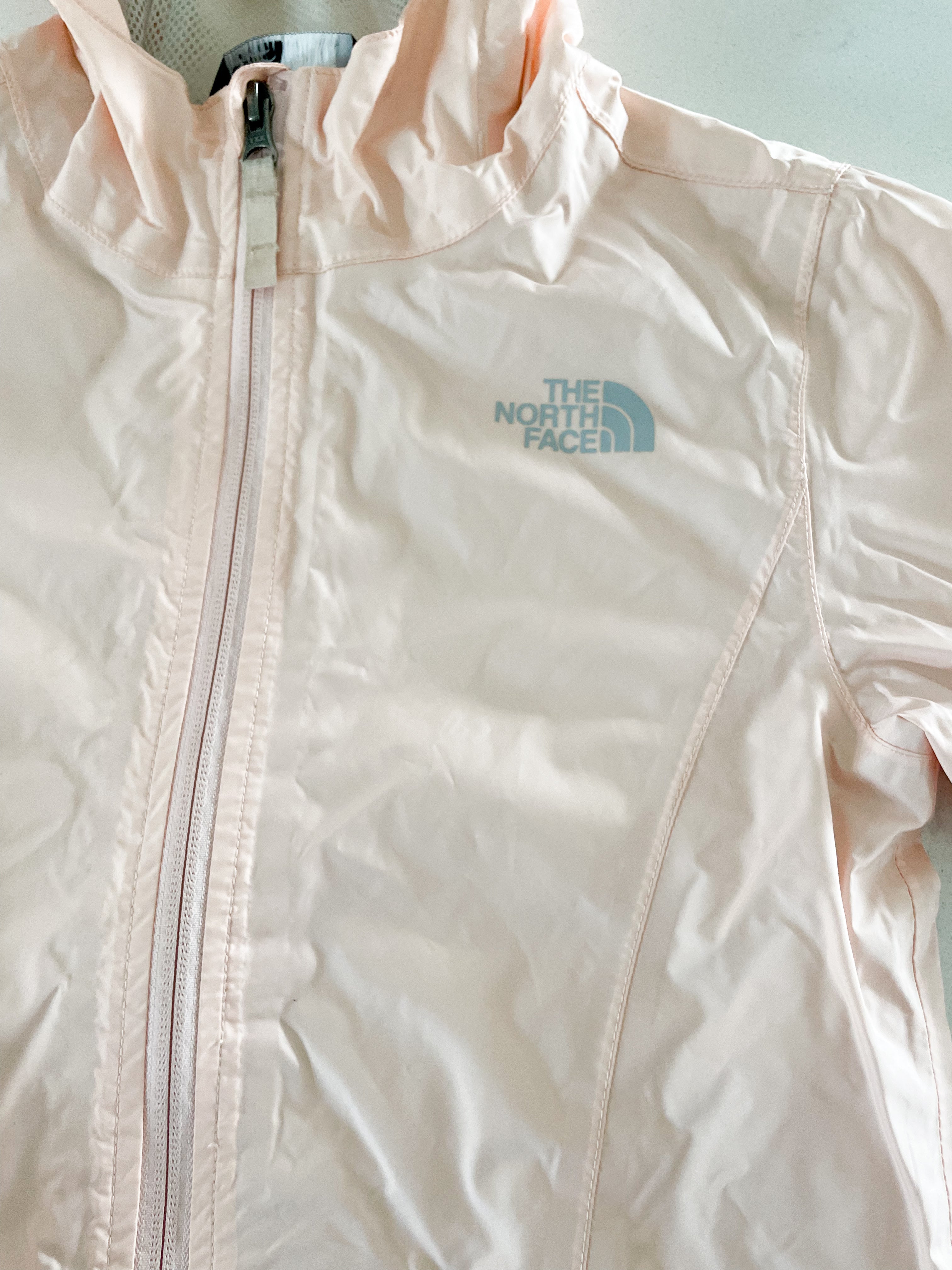 The North Face- 10-12Y- PLAY- light pink windbreaker