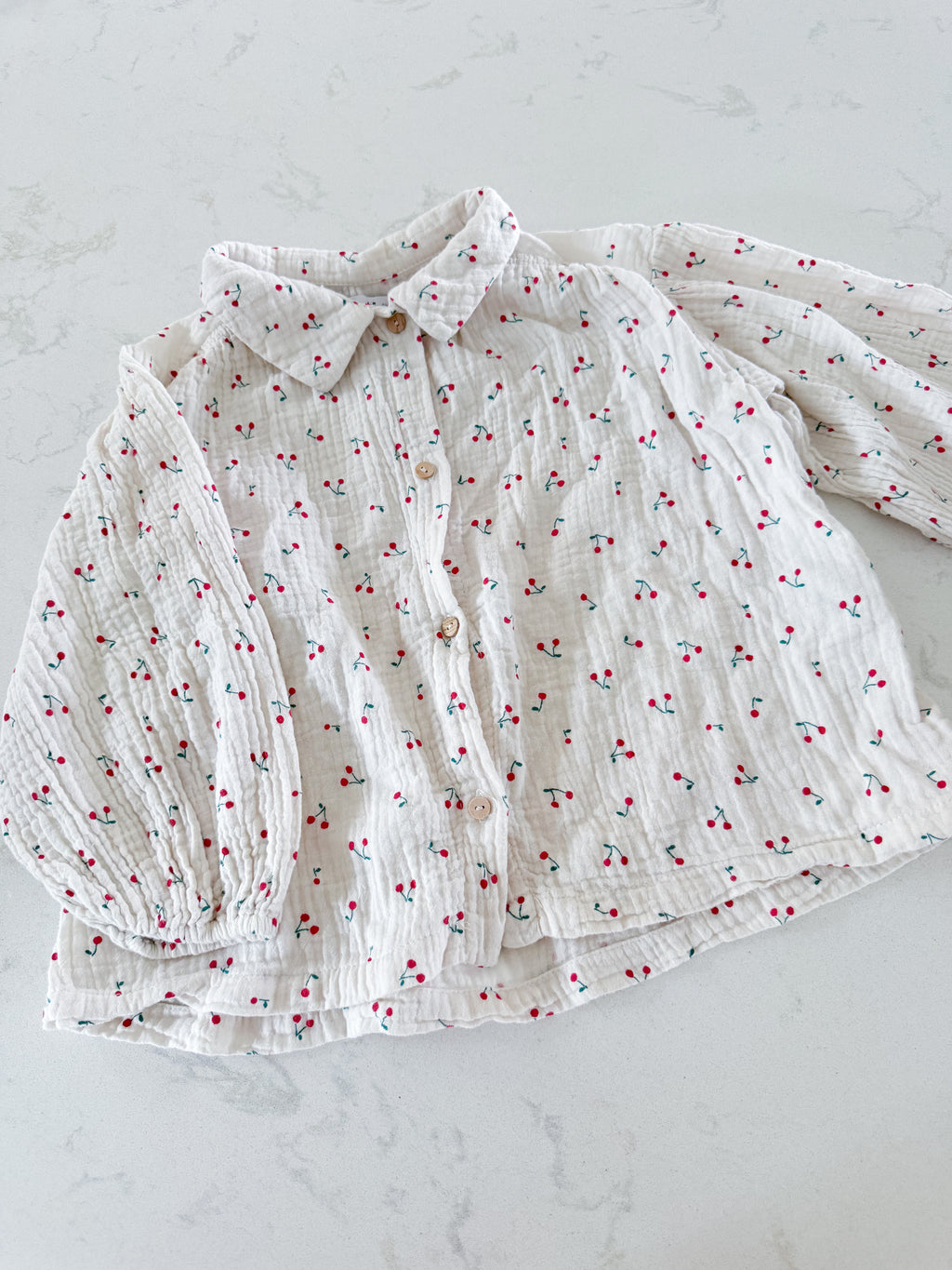Zara- 4-5Y- VGUC- long sleeve muslin shirt with puffed sleeves and cherry patterns