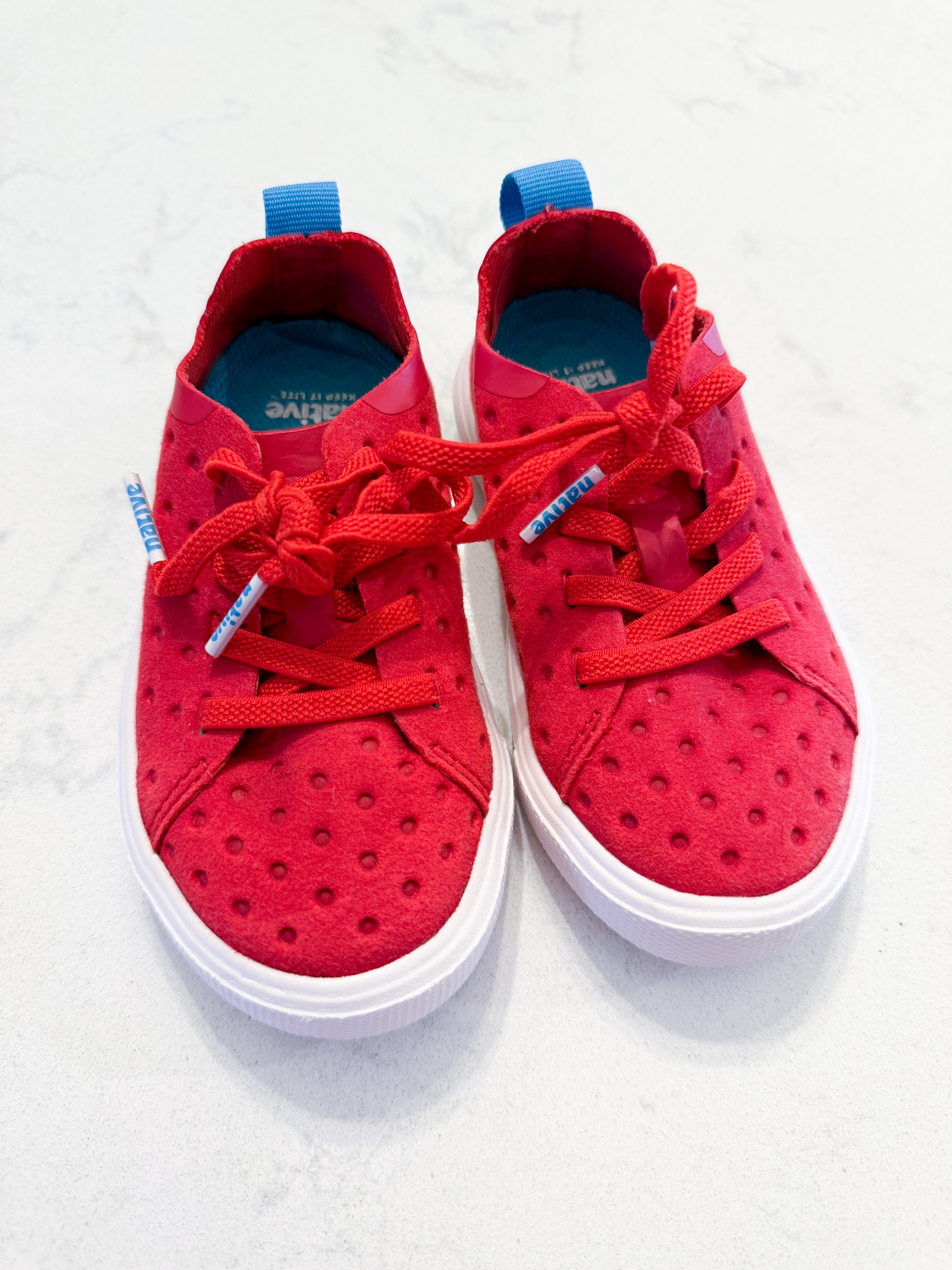 Native- 6C- VGUC- red shoes with laces