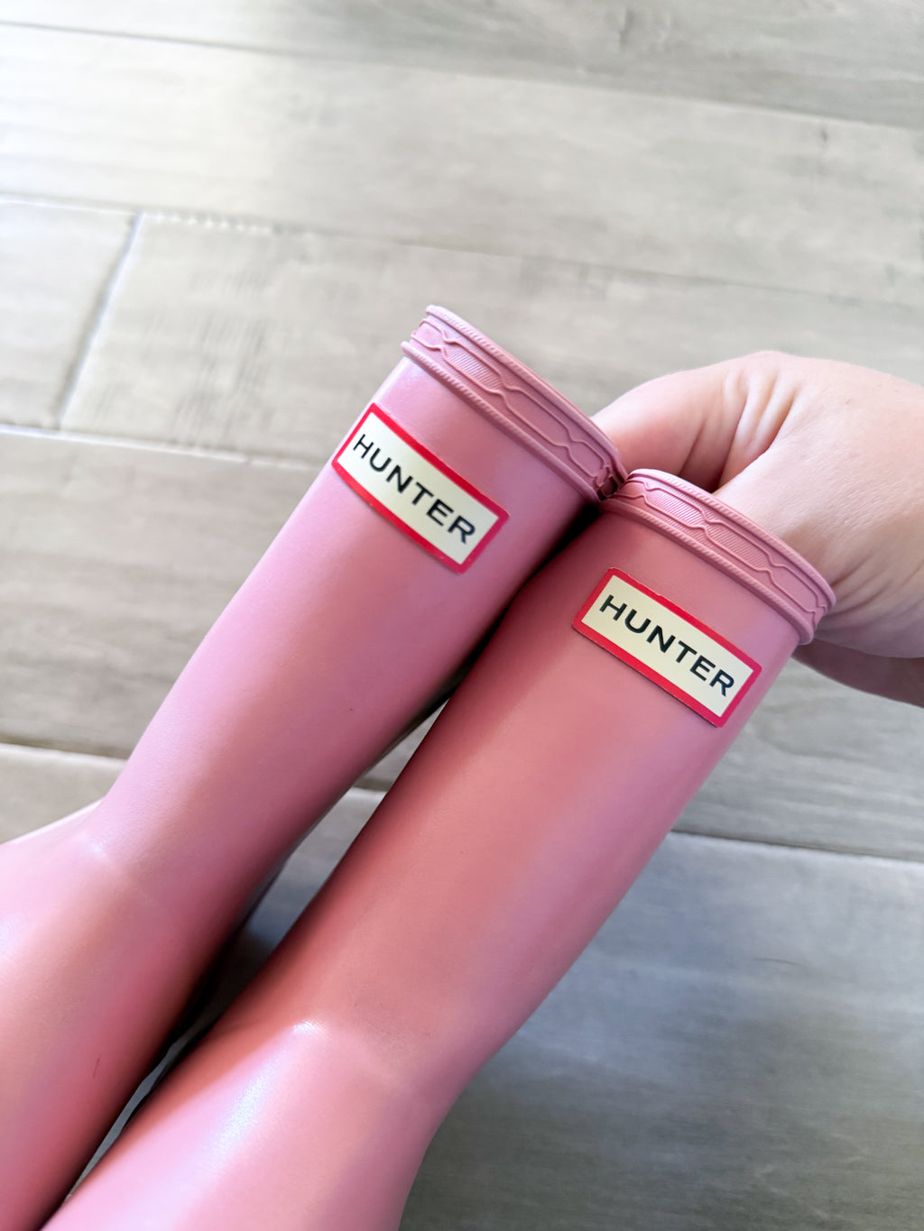 Hunter- 11C- GUC- pink rubber boots with Hunter logo