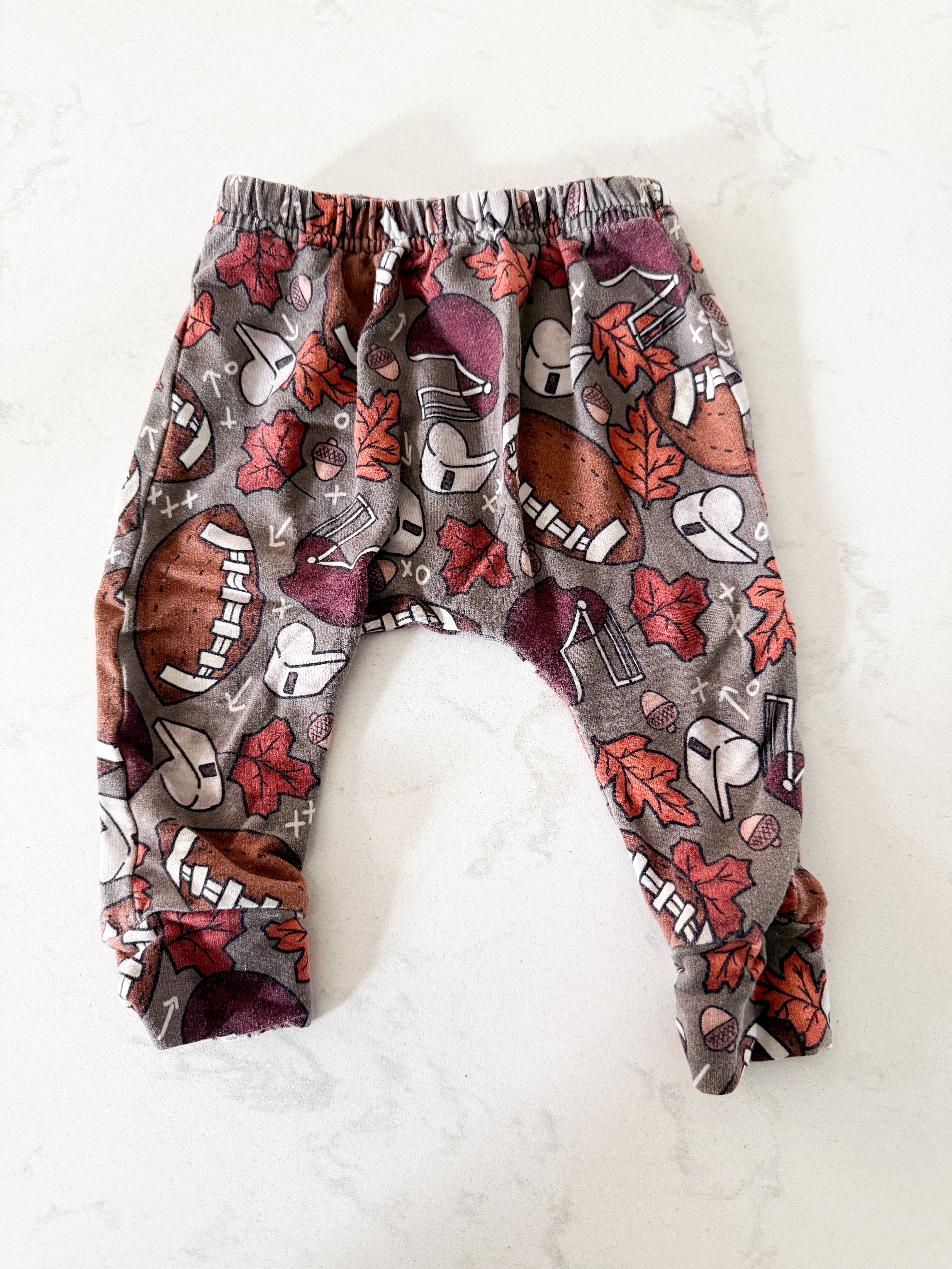 Vi & Jax- 0-6m- GUC- fall/ football patterned bamboo leggings