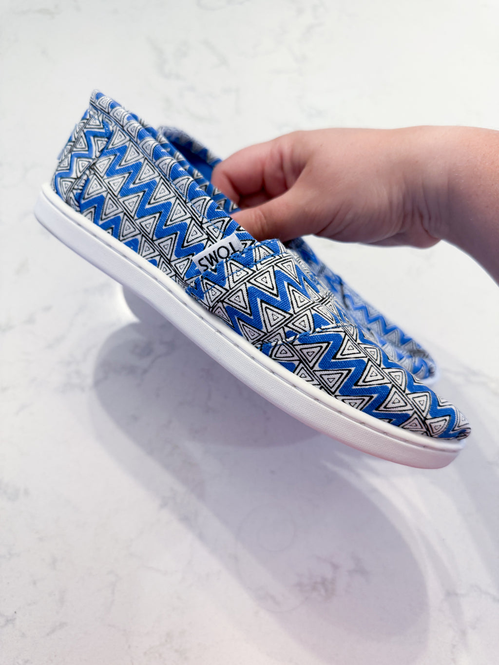 TOMS- 3Y- VGUC- slip on canvas blue and white pattern shoes
