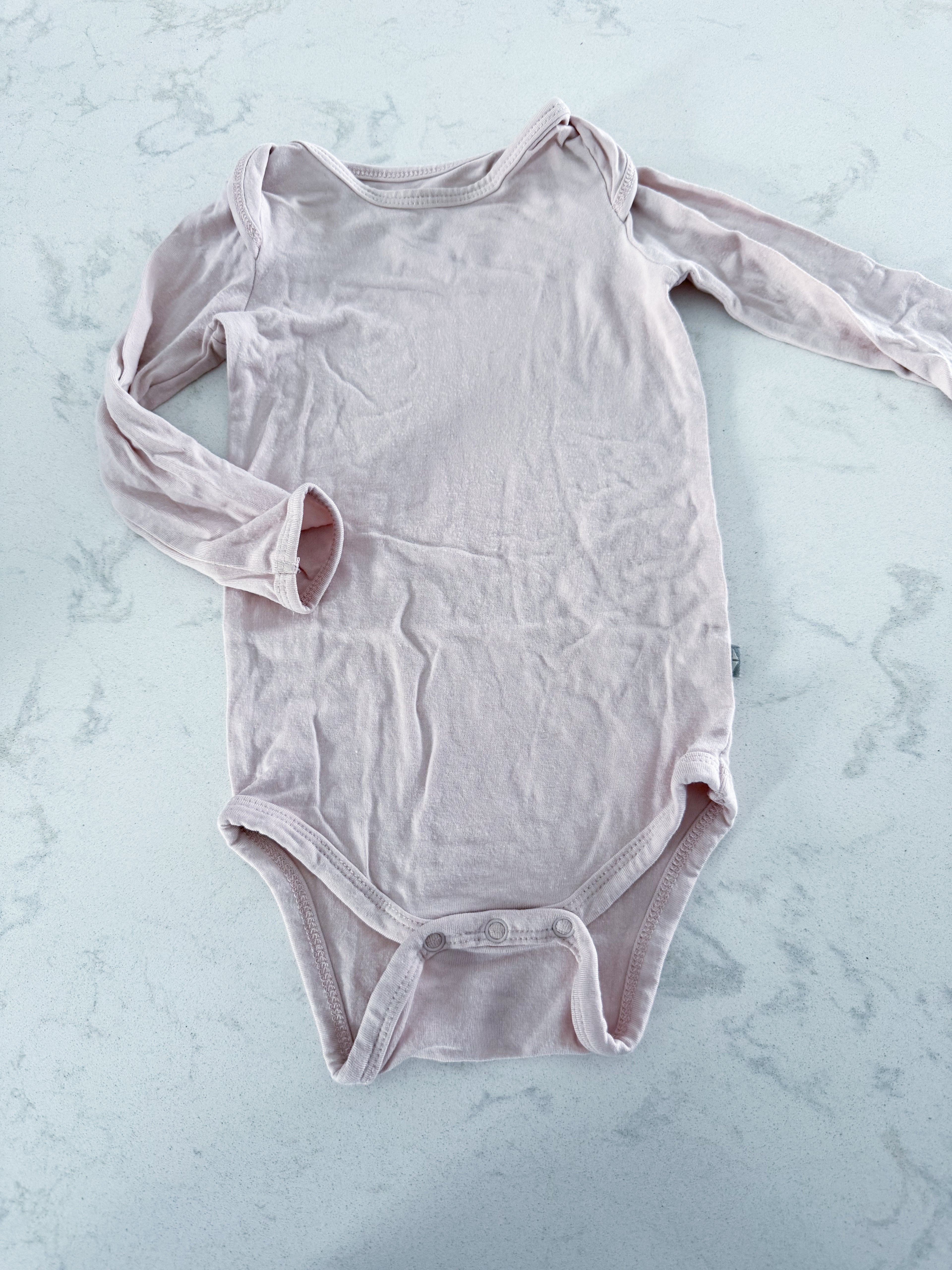 Kyte Baby- 3-6m- PLAYY- long sleeve light pink bamboo bodysuit