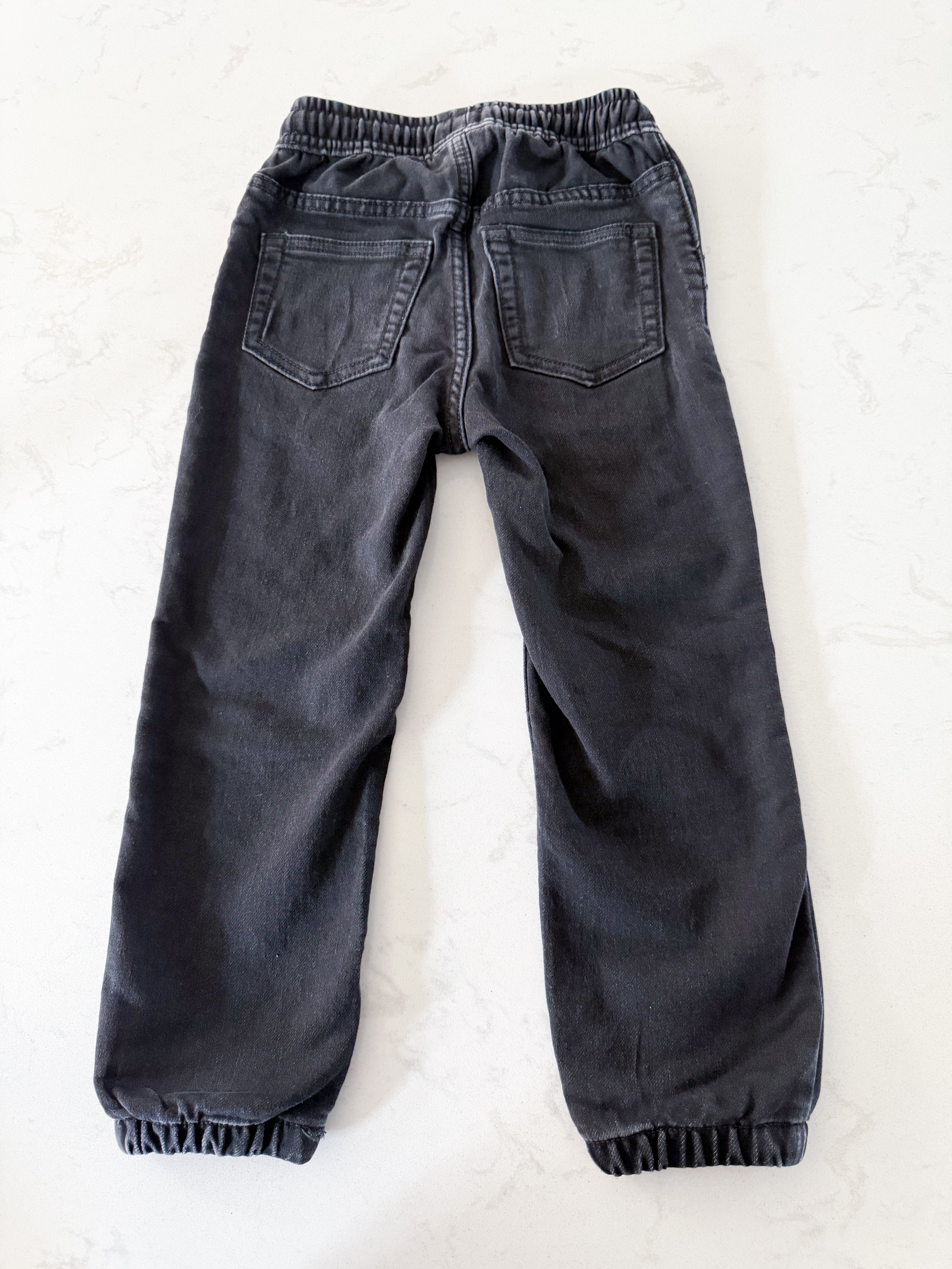 Gap- 4-5Y- GUC- black jeans