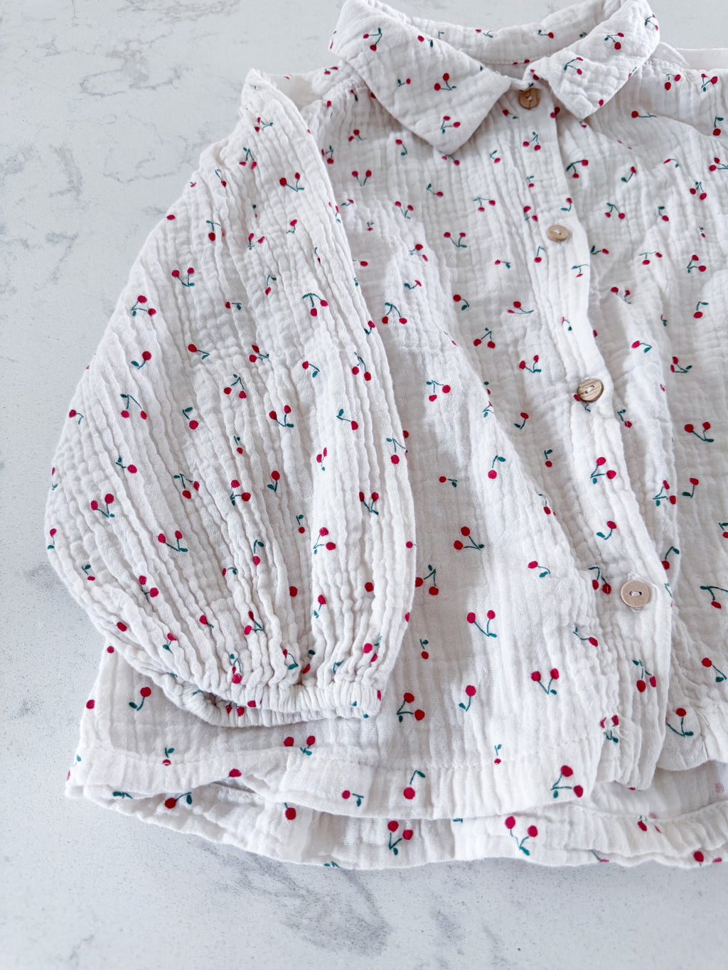 Zara- 4-5Y- VGUC- long sleeve muslin shirt with puffed sleeves and cherry patterns