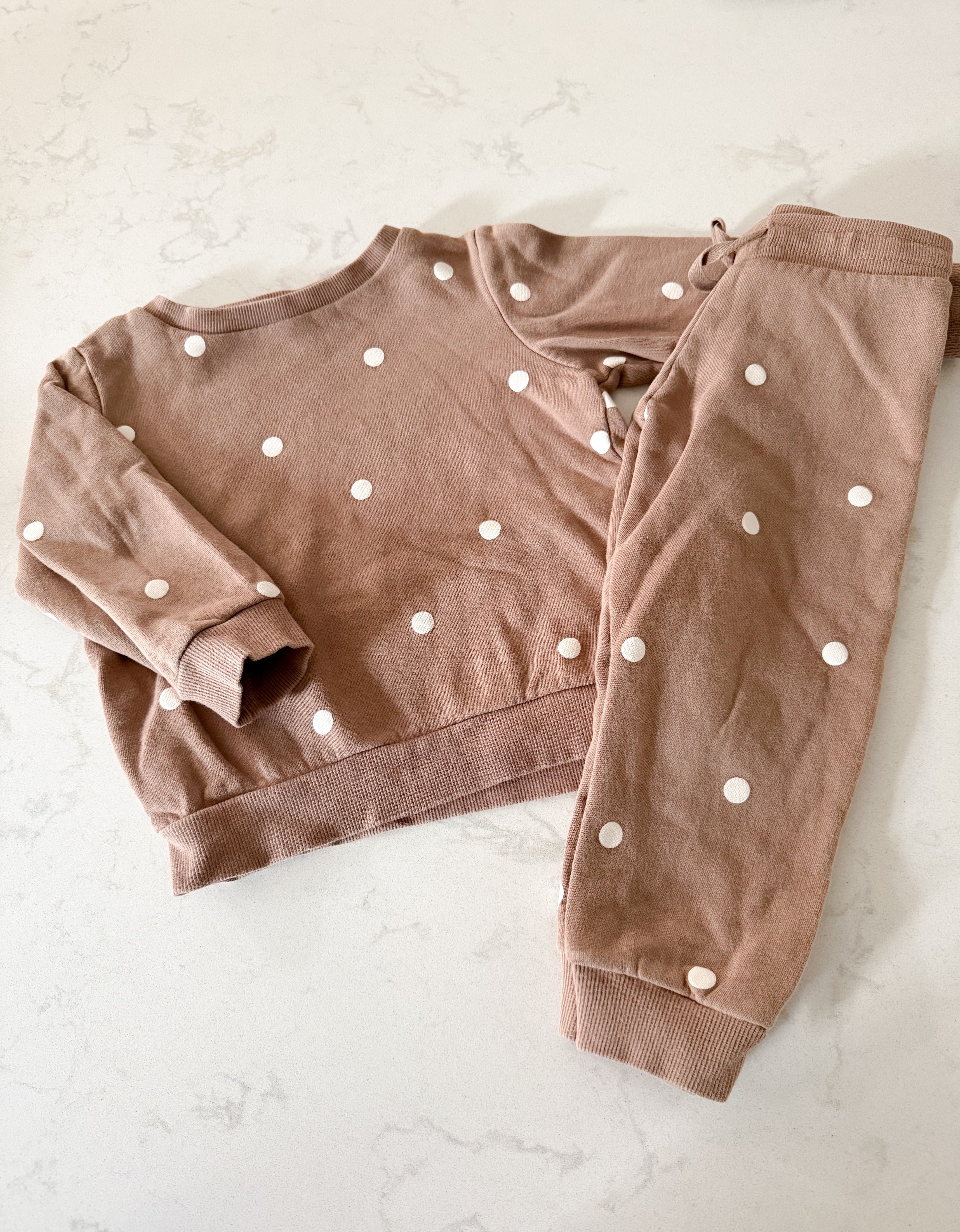 H&M- 3T- GUC- beige sweat set with white polka dots