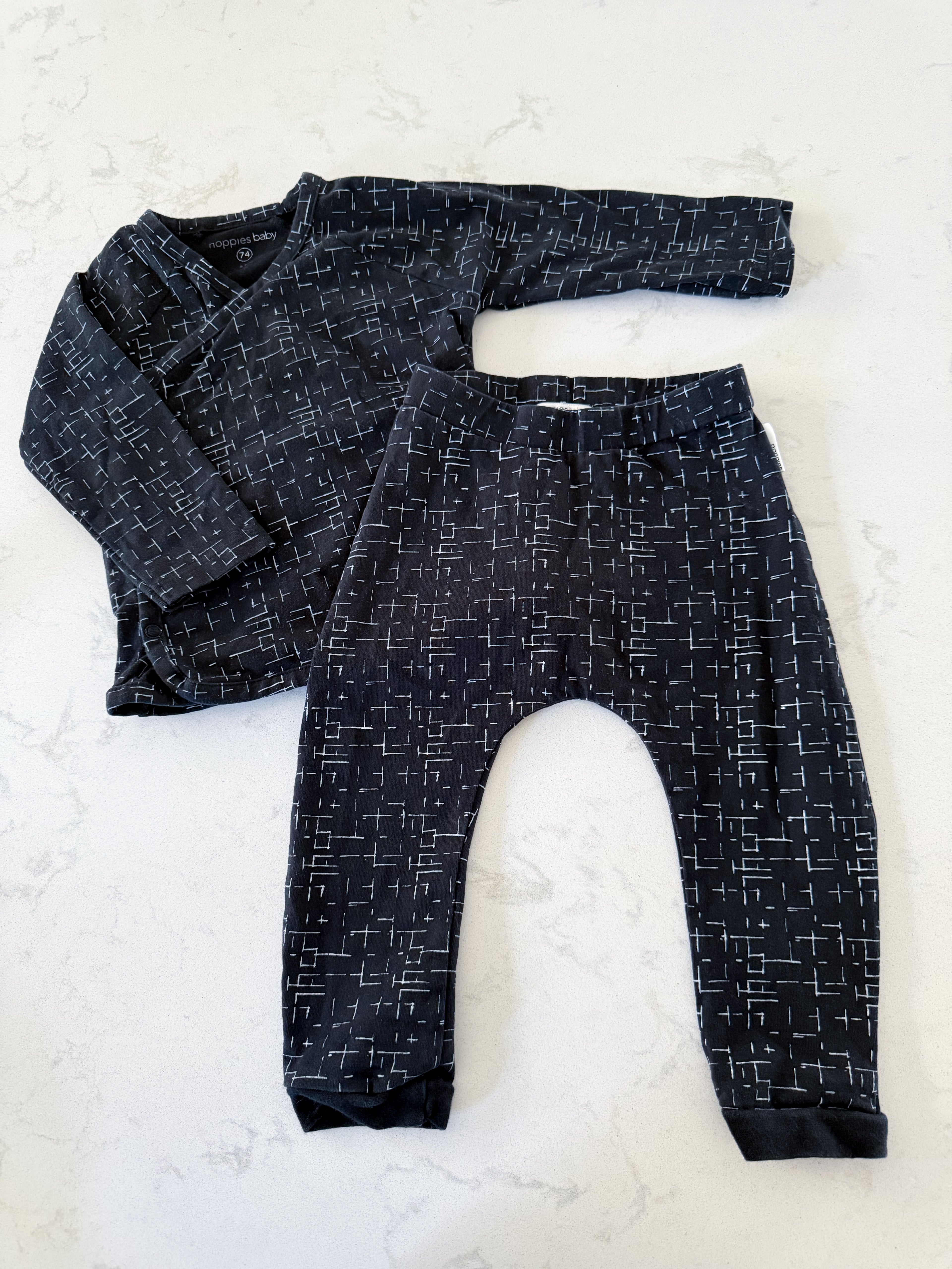 Noppies Baby- 6-9m- VGUC- black with White markings two piece set