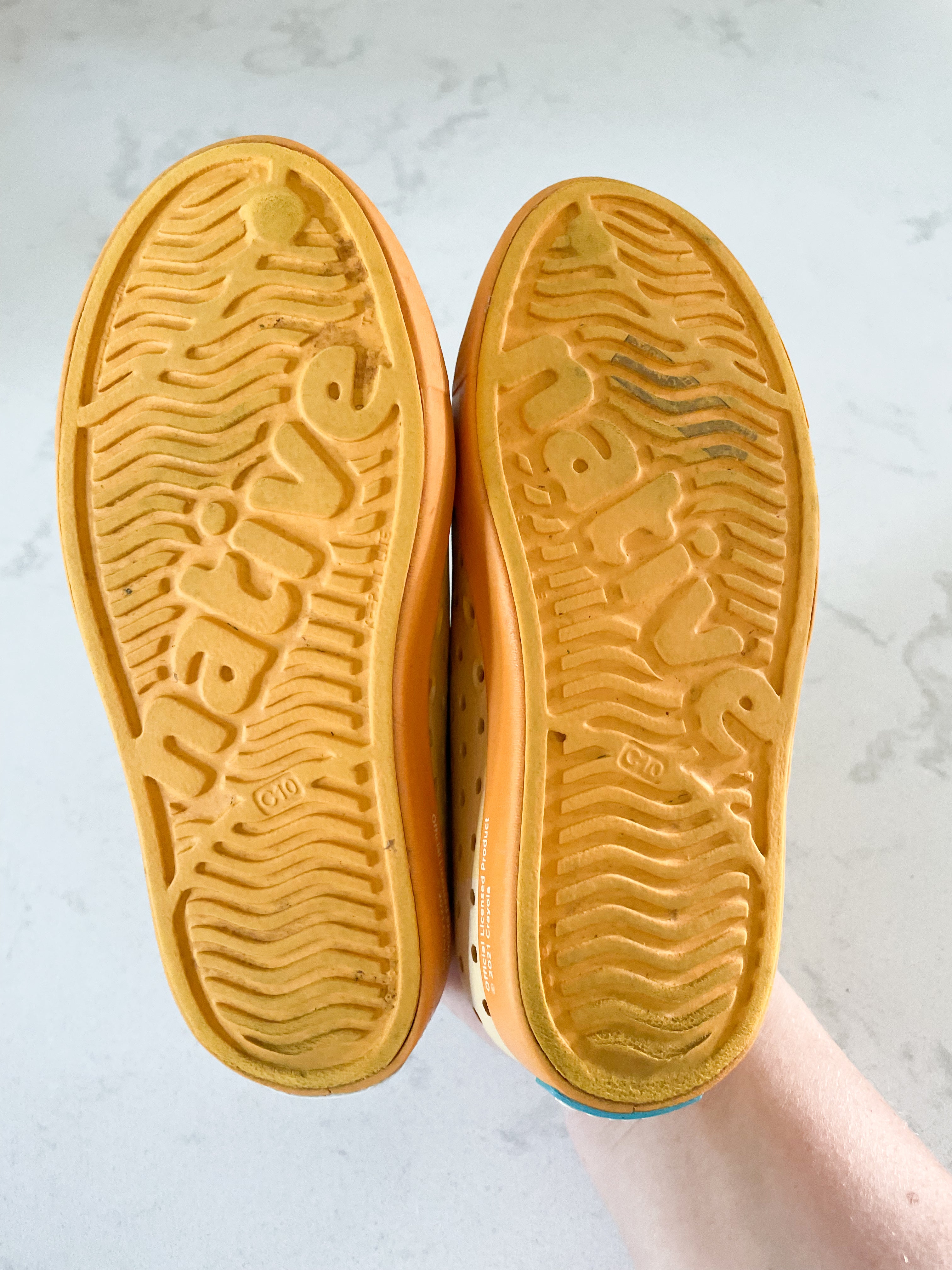 Natives x crayola- 10C- GUC- two tone yellow crayola slip on sandals