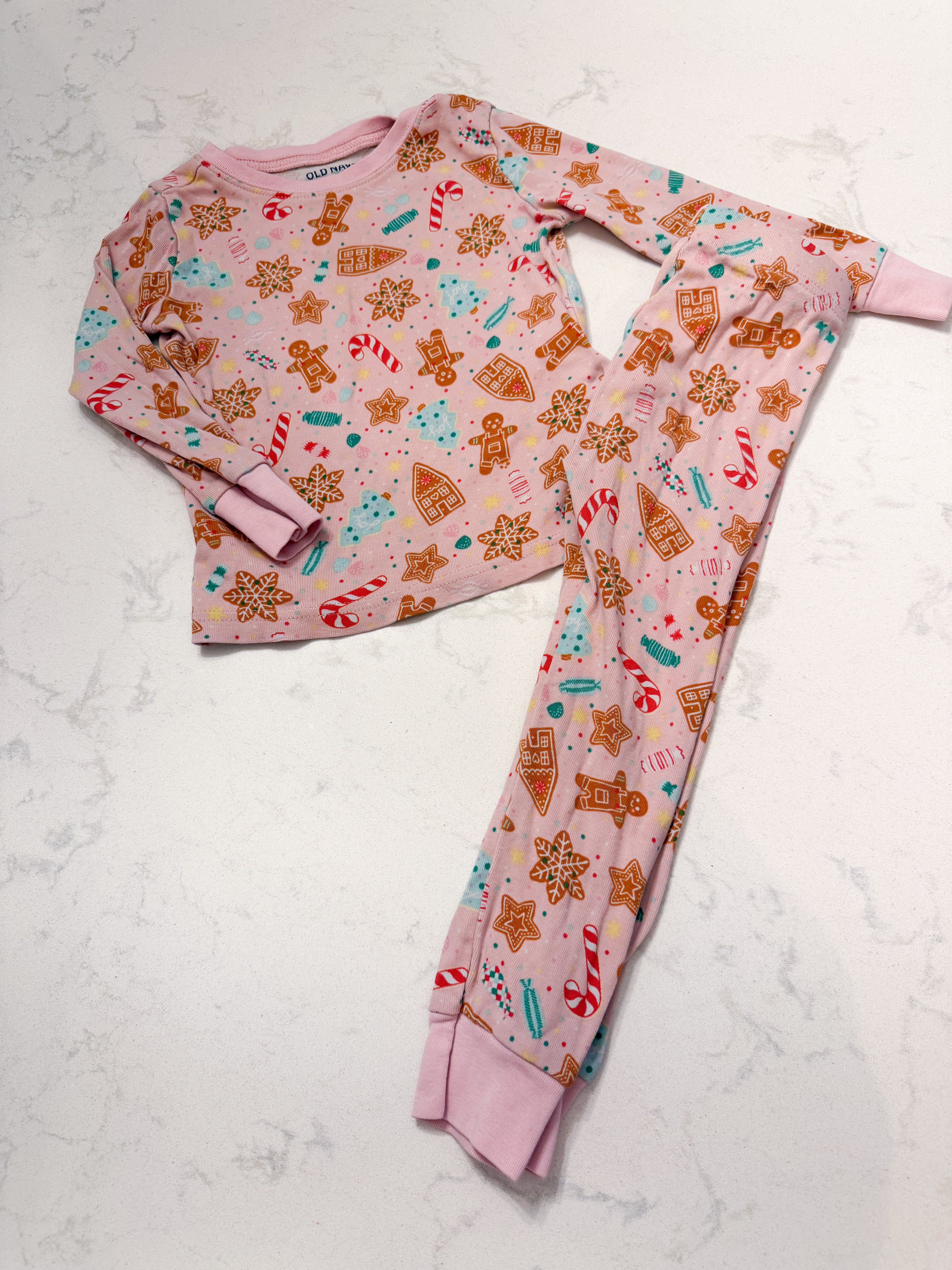 Old Navy- 3T- GUC- pink long sleeve jammies with gingerbread