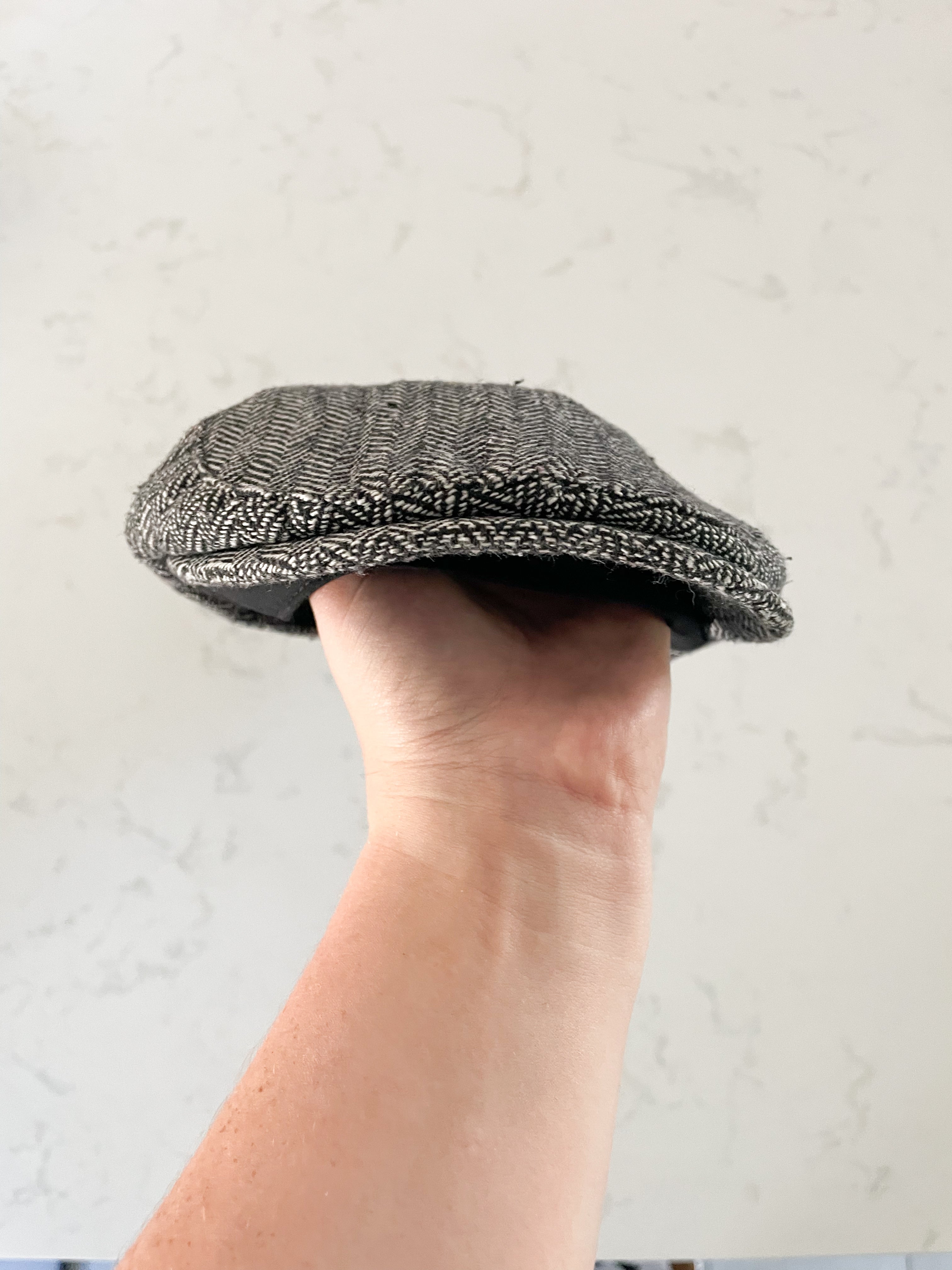 Joe Fresh- 0-12m- GUC- old man hat tweed