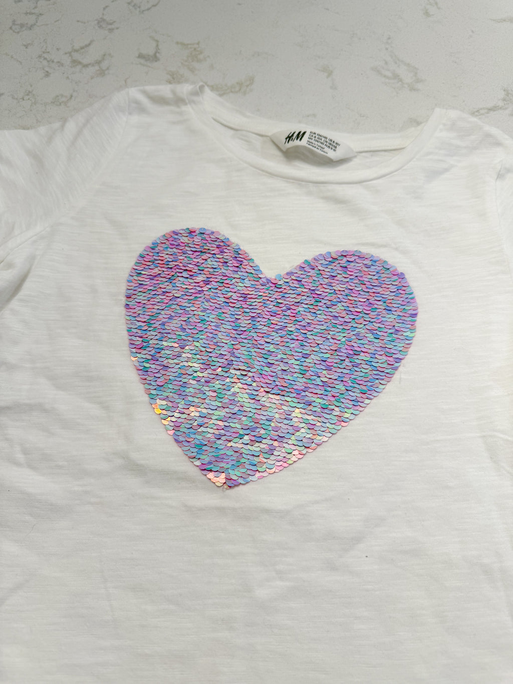 H&M- 8-10Y- VGUC- white t shirt with sequin heart
