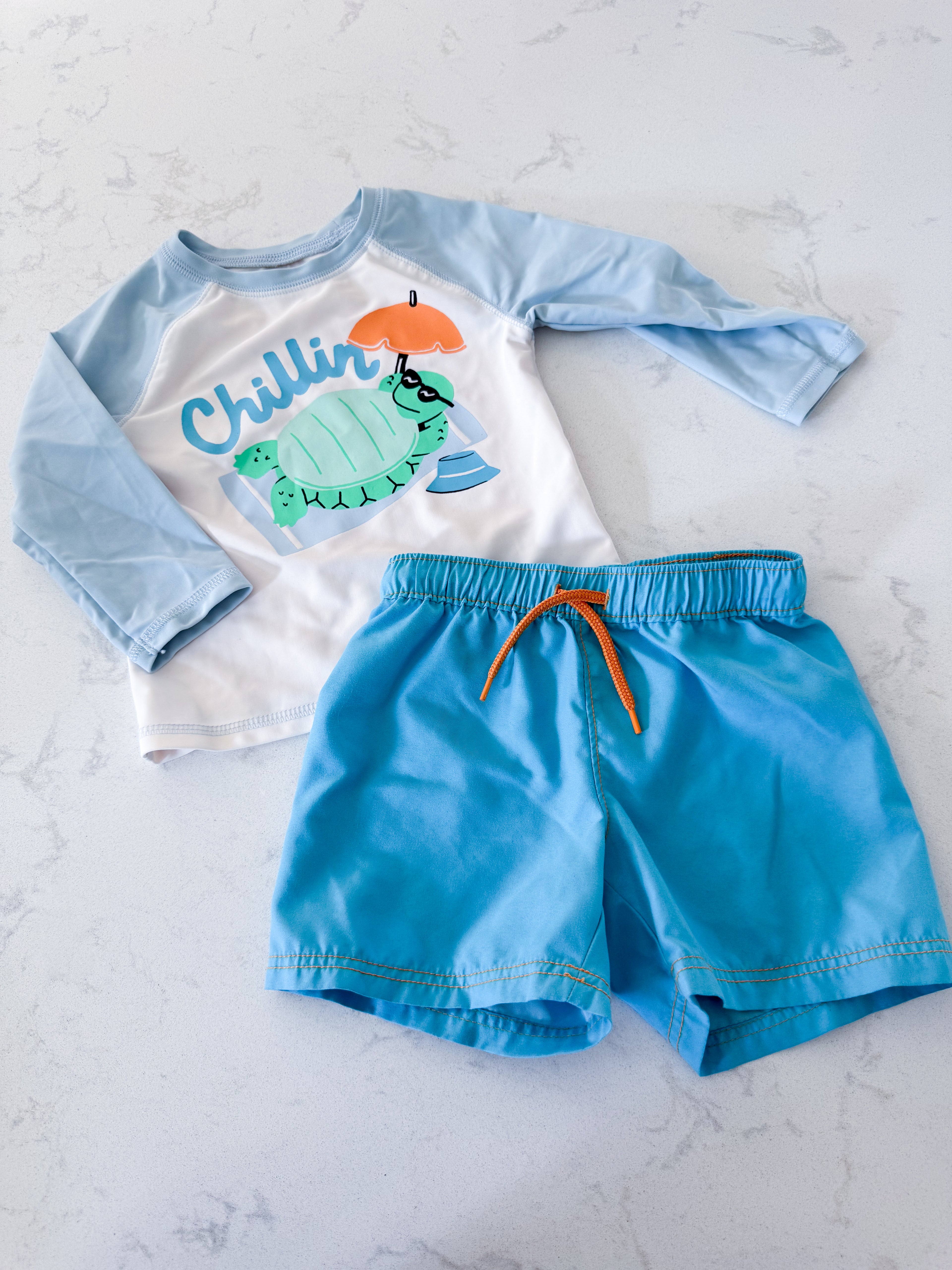 Old Navy- 18-24m- VGUC- blue and white swim trunk and rashguard set with turtle