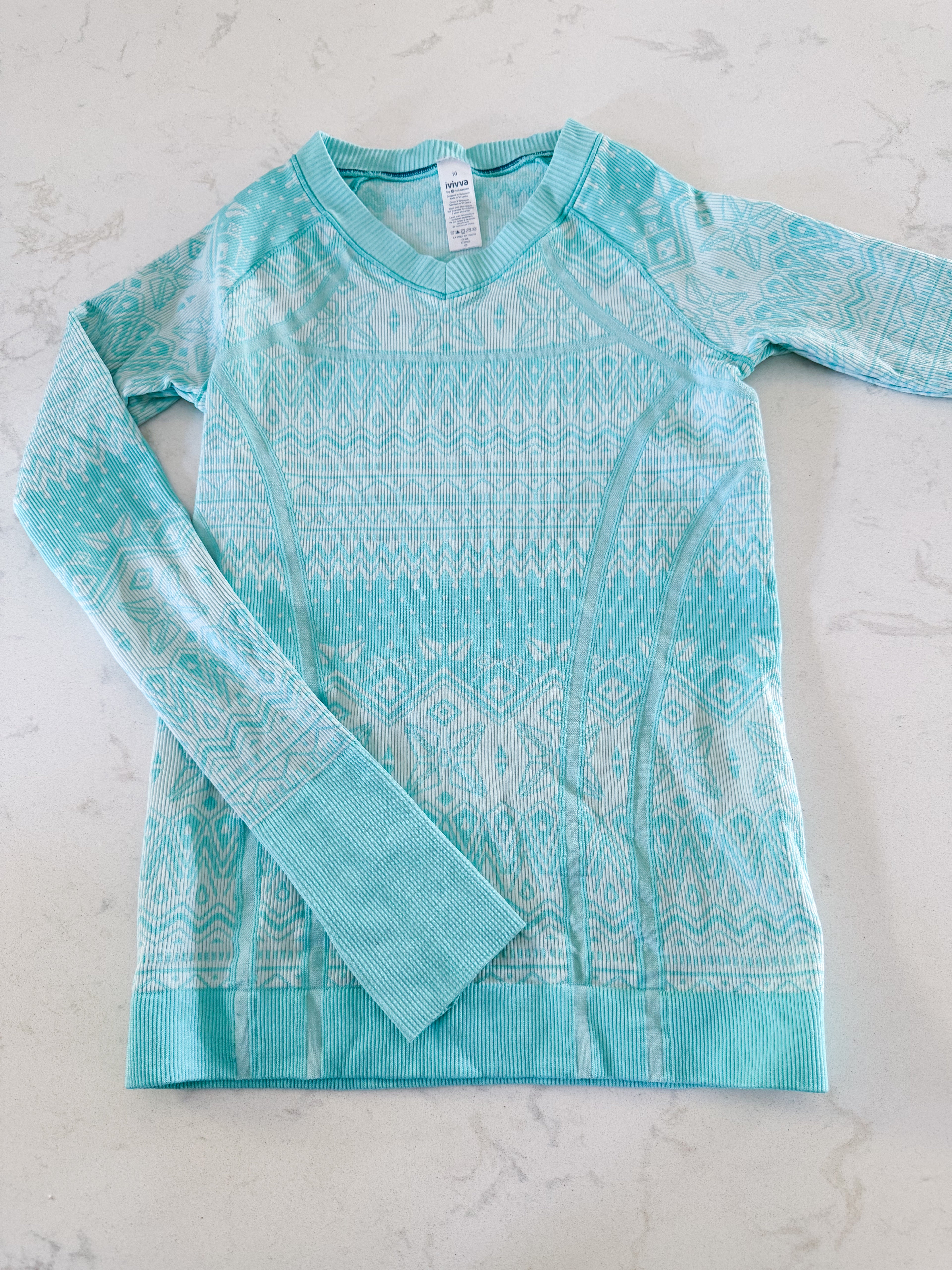 Iviva-10Y- VGUC- Aqua ribbed long sleeve athletic shirt