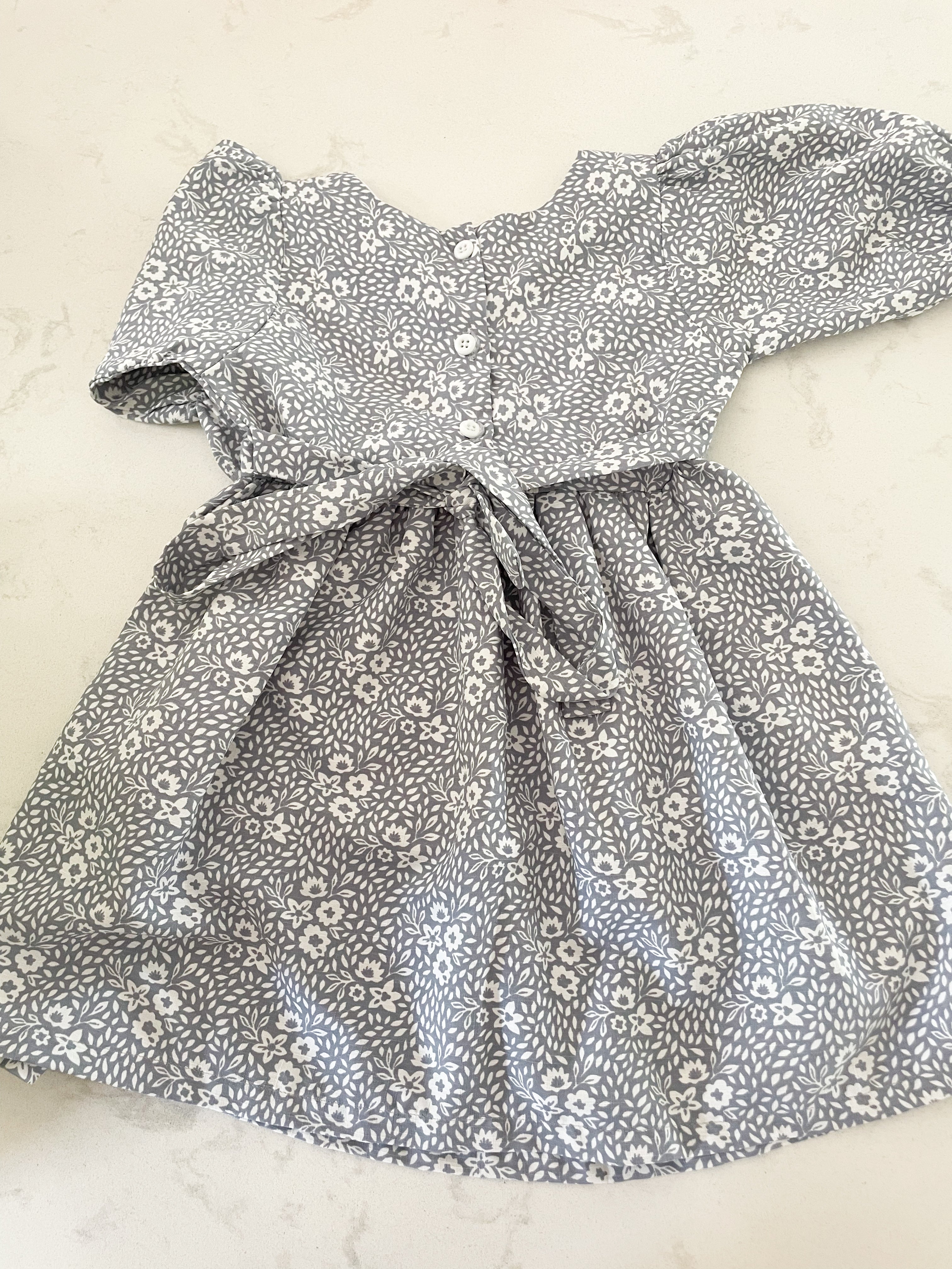 Maz-fits 2T-VGUC- grey/blueish dress with puffed sleeves