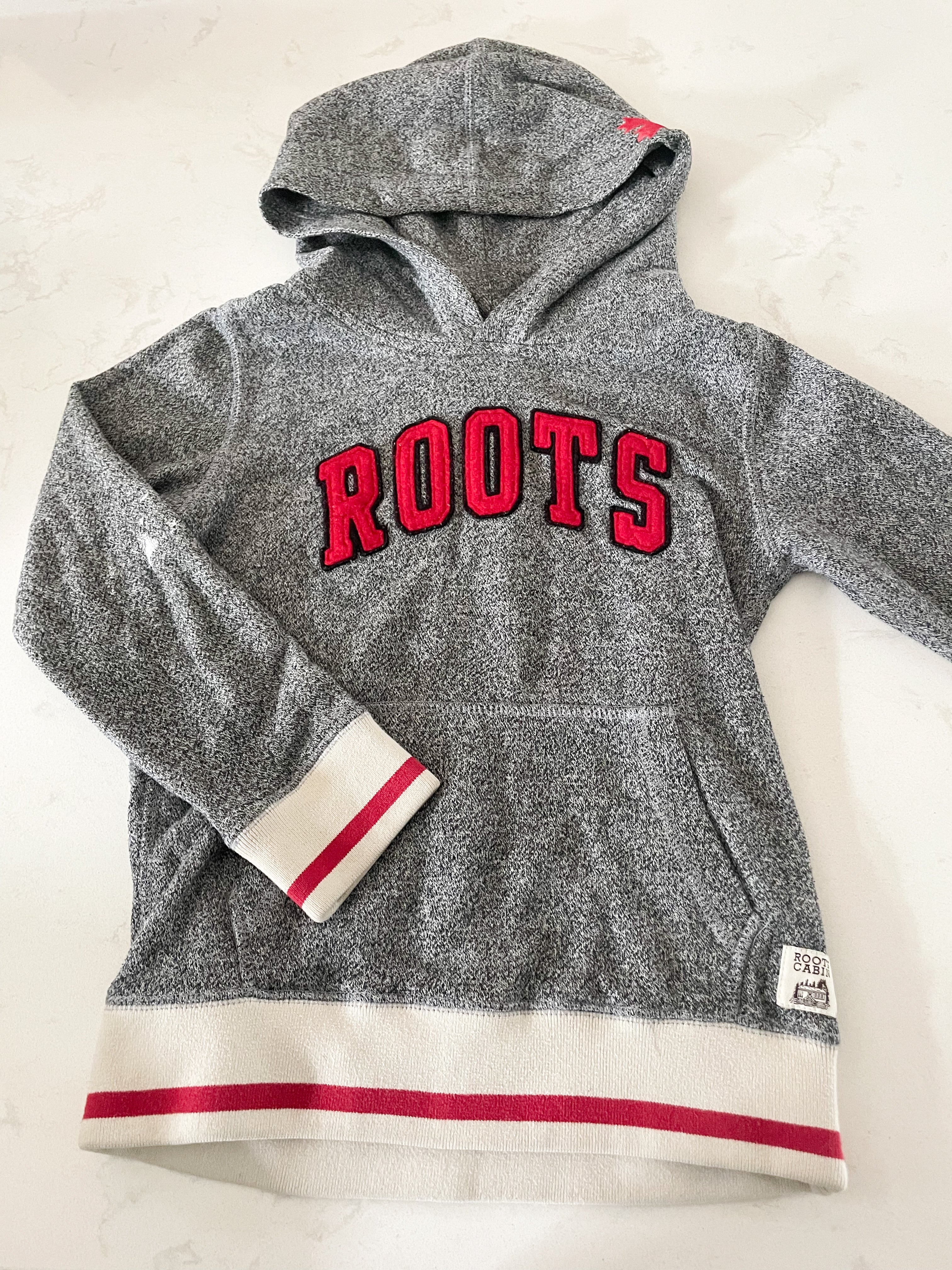 Roots-7-8Y- PLAY- grey hoodie with felt letters