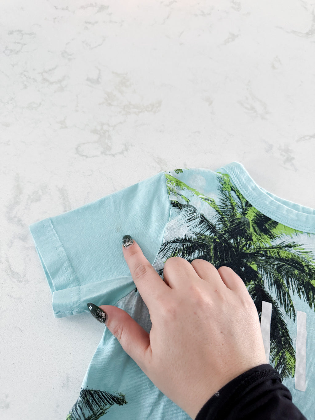 Joe fresh- 6Y- PLAY- bright blue t shirt with tropical scene