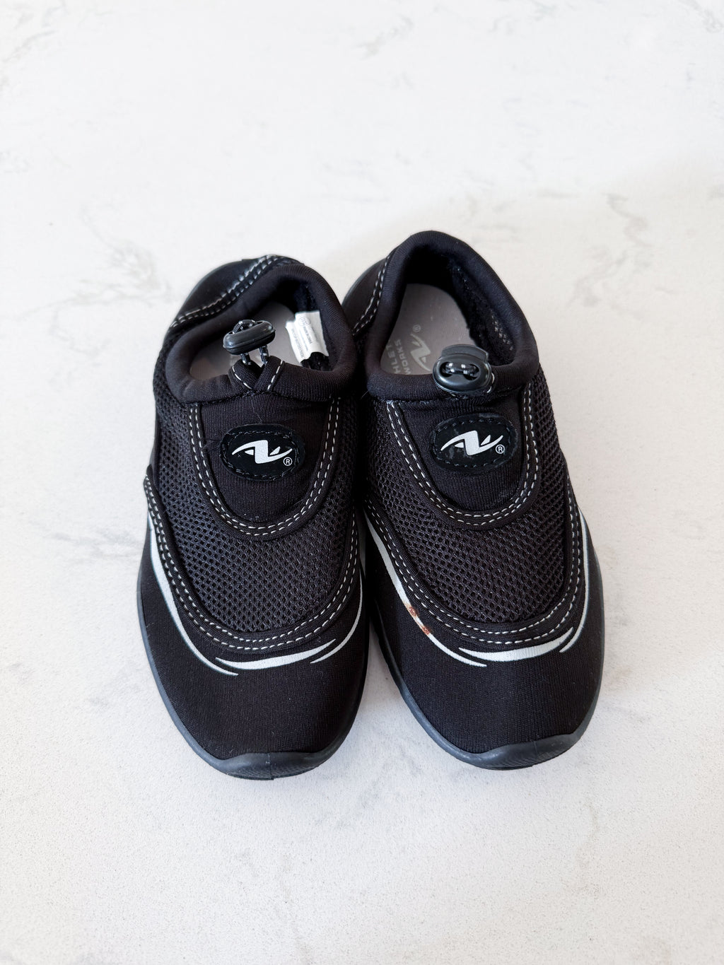Athletic Wear- 11/12C- VGUC- black watershoes
