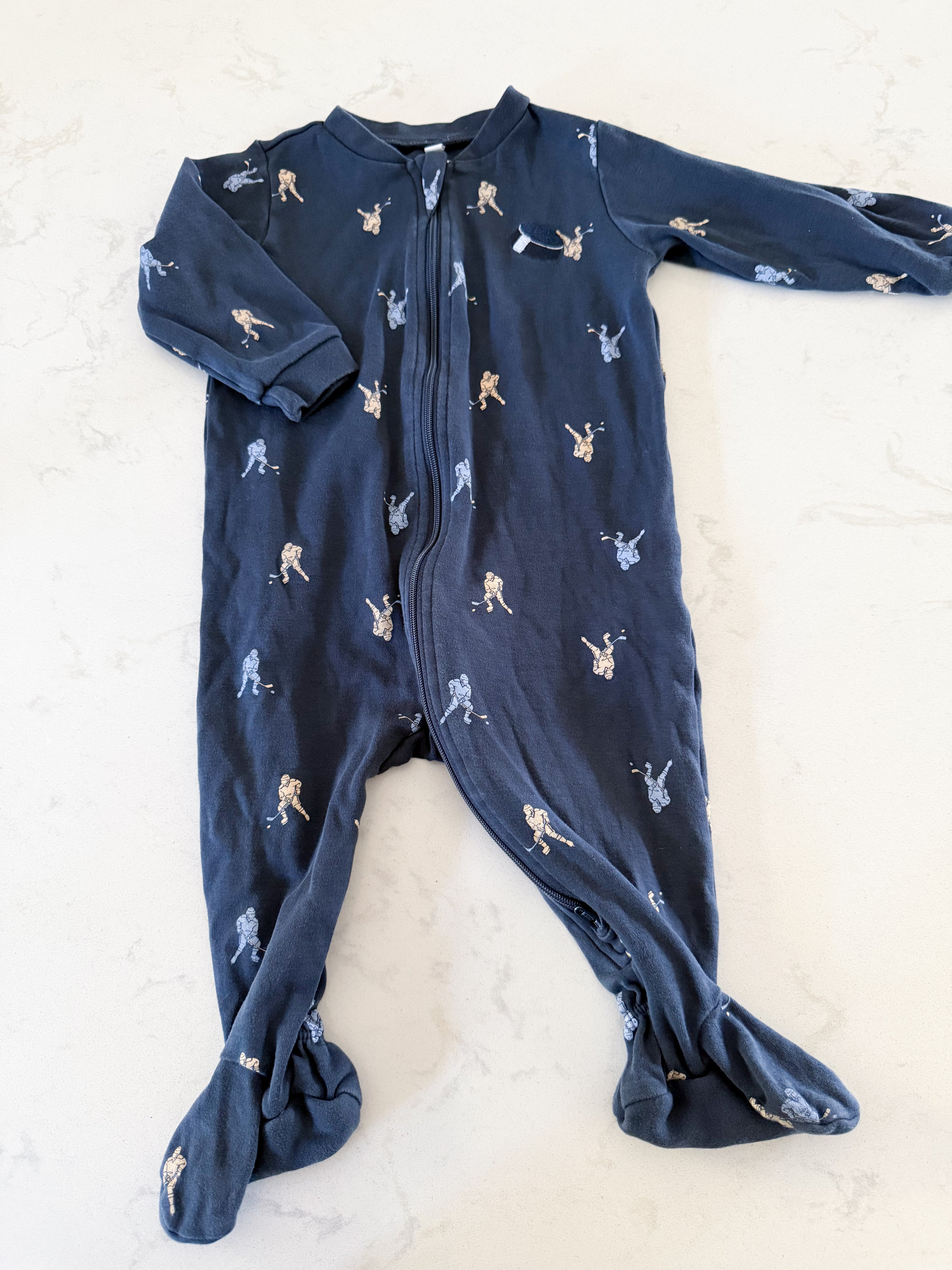 Pekkle-9m- GUC- navy blue footie pajamas hockey