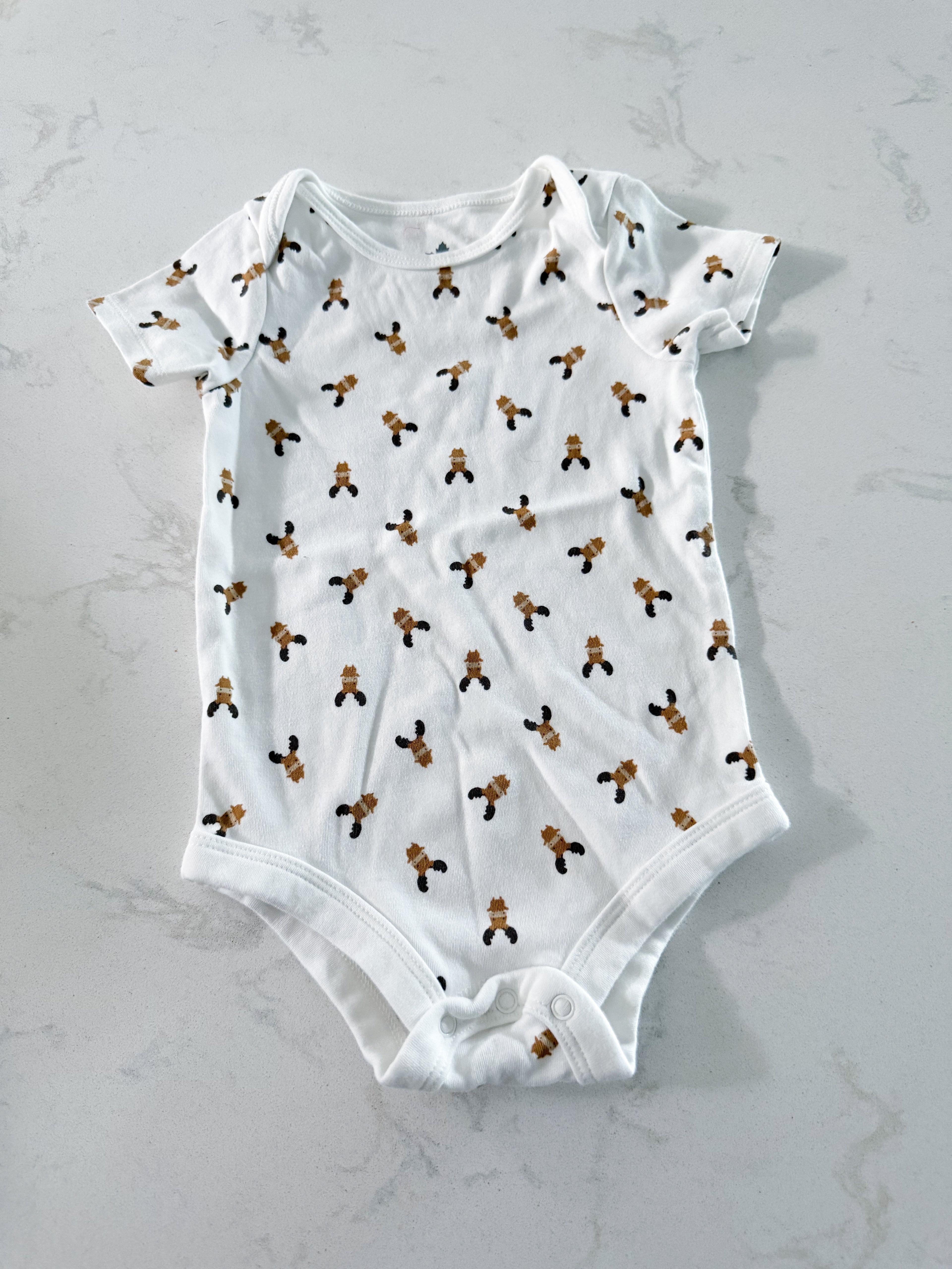 Canadiana- 6-9m- VGUC- white short sleeve bodysuit with moose head pattern