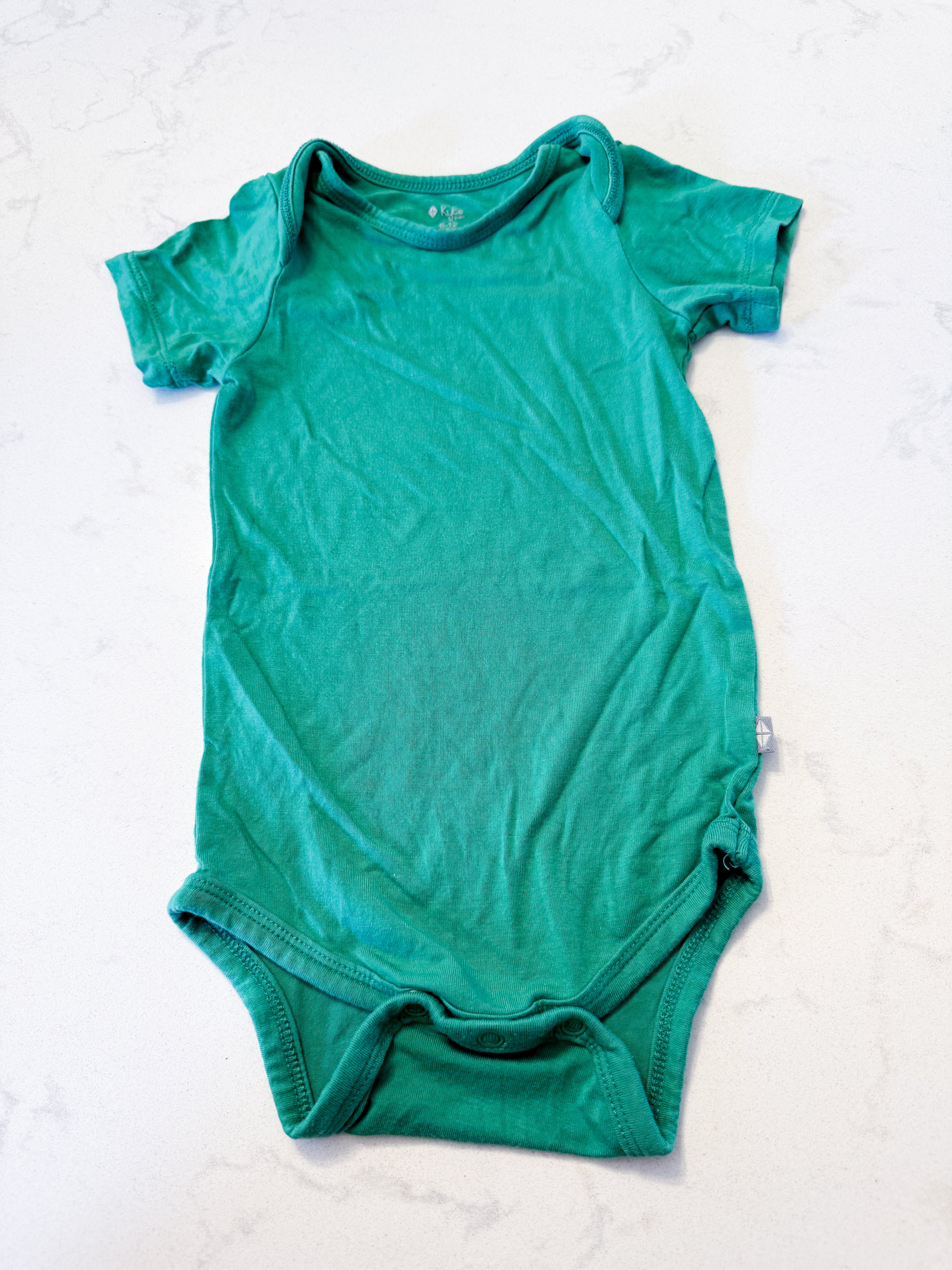 Kyte Baby- 6-12m- GUC- bright green short sleeve bamboo bodysuit