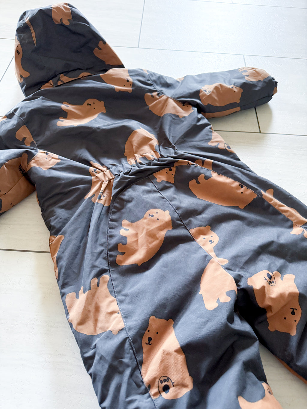 H&M- 2T- VGUC- Grey Snow suit with brown bears