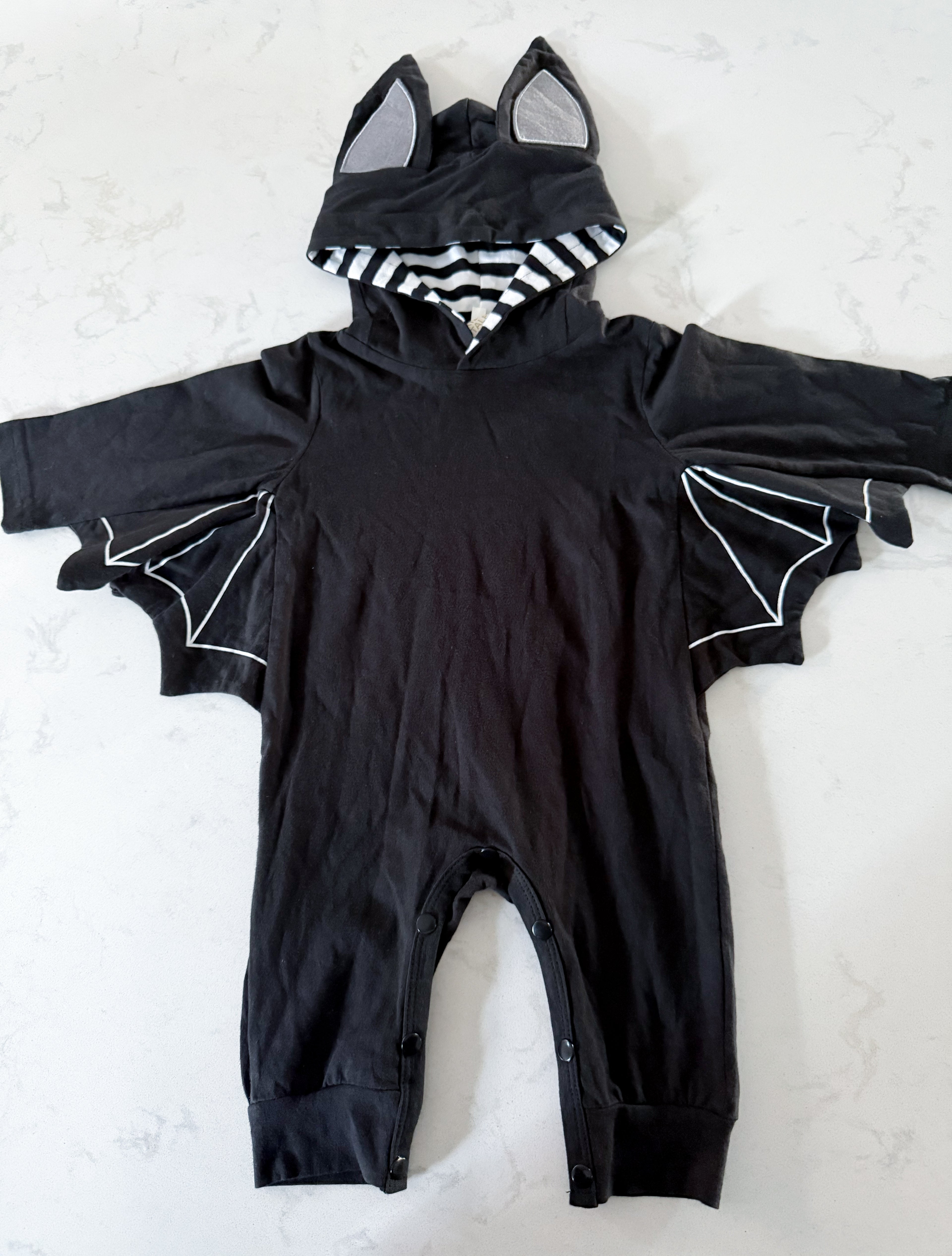 Kids Tales- 6-12m- BNWT- black bat romper with hood
