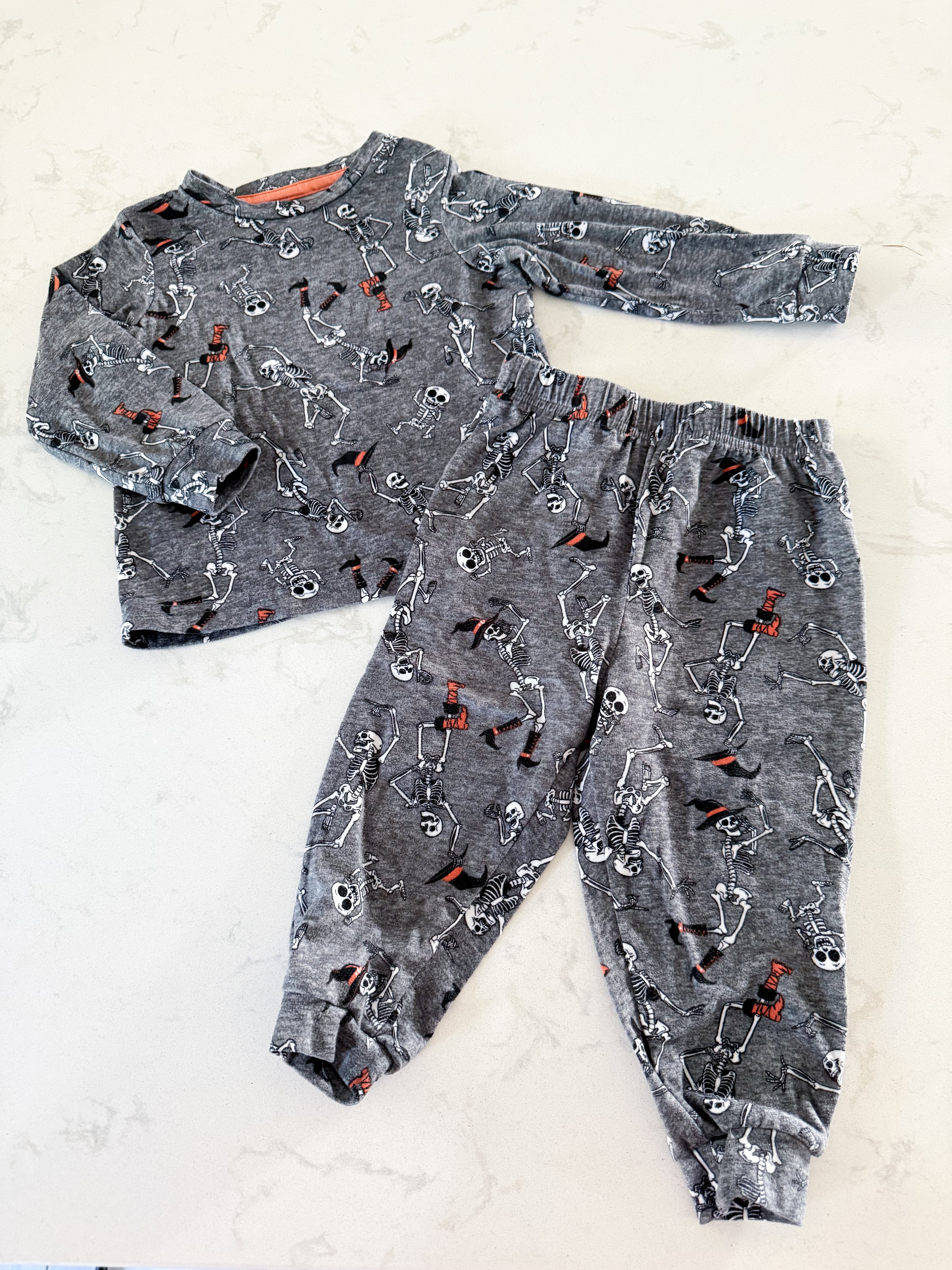 No brand- 18-24m- VGUC- grey skeleton Halloween pajamas